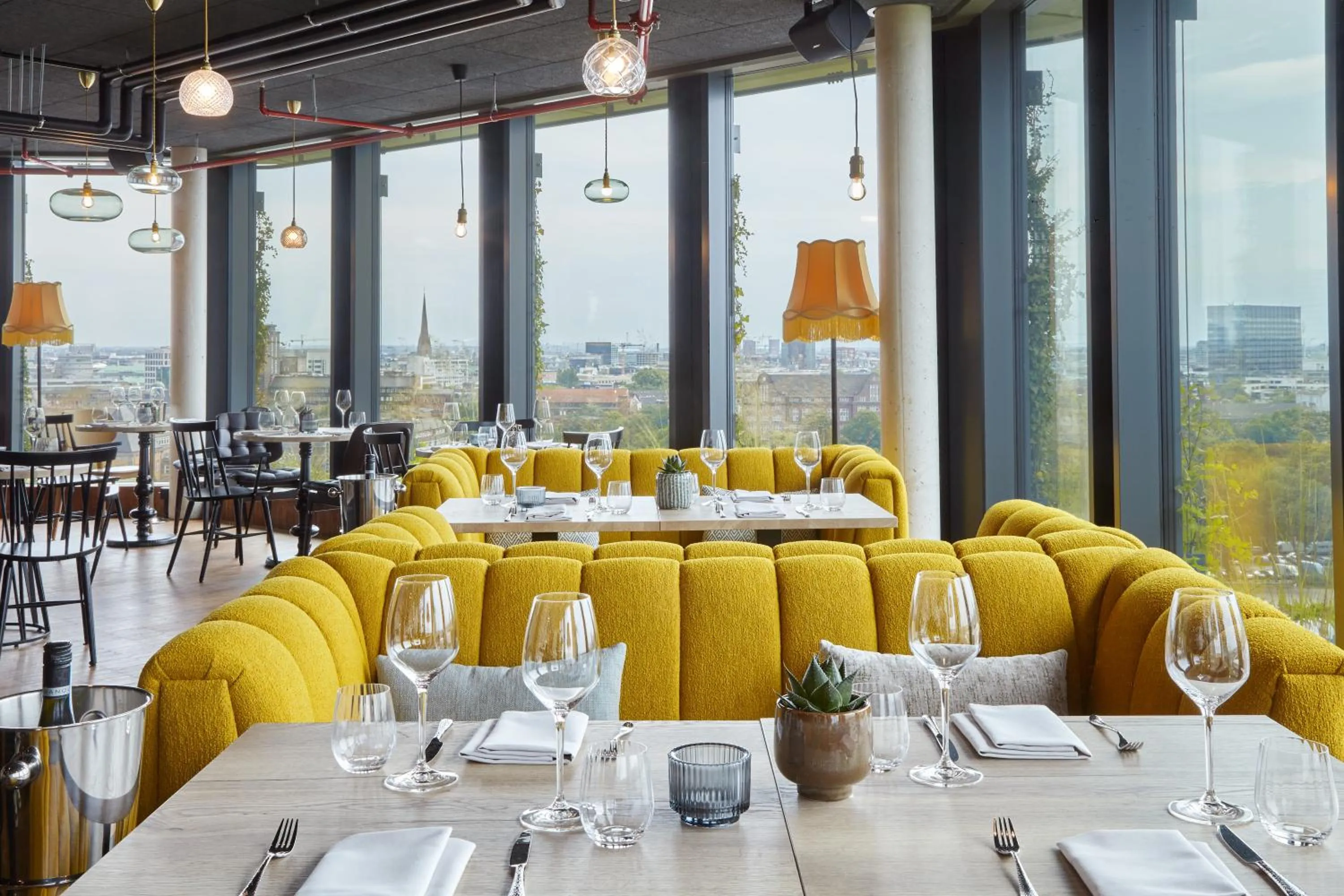 Restaurant/places to eat in REVERB by Hard Rock Hamburg