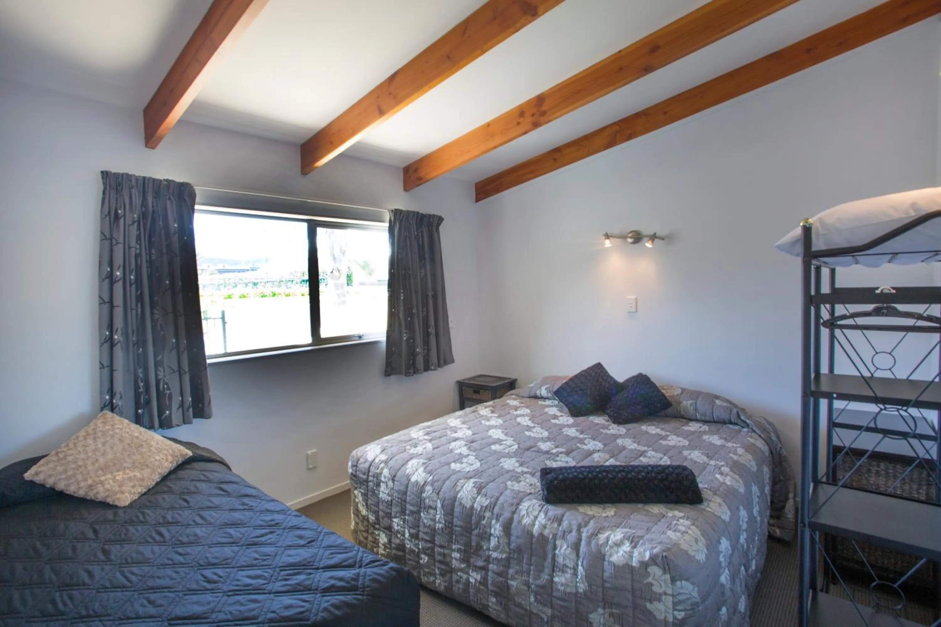 Photo of the whole room, Bed in Palm Pacific Resort & Motel