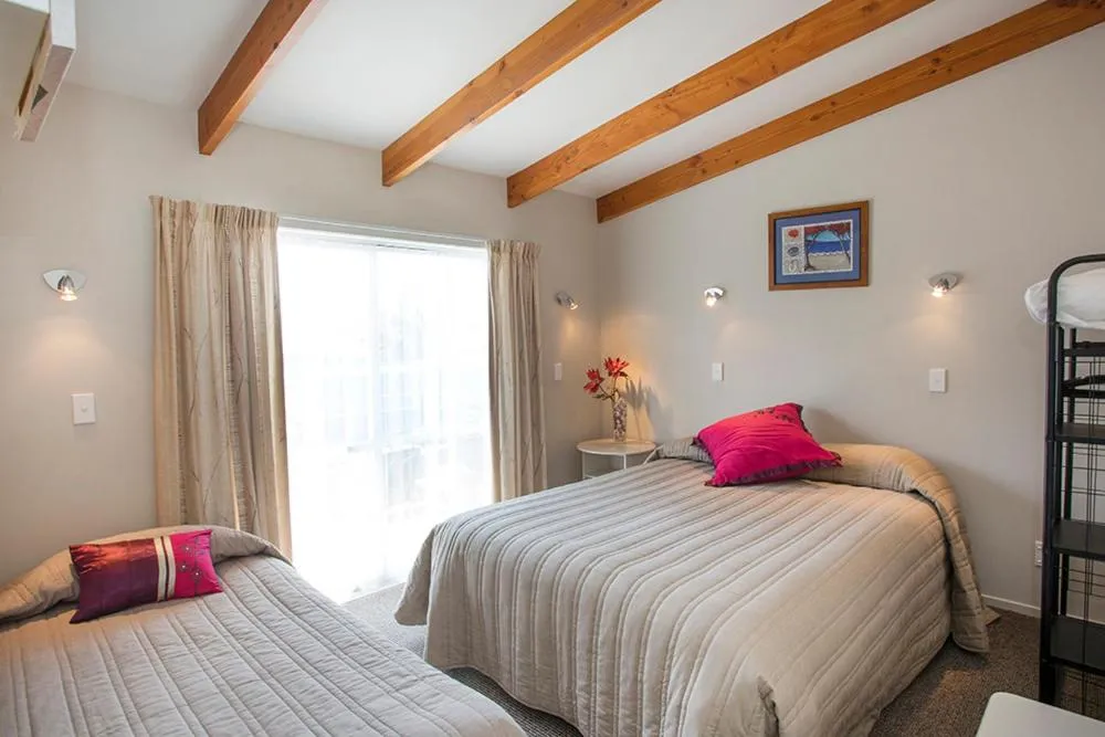 Bed in Palm Pacific Resort & Motel