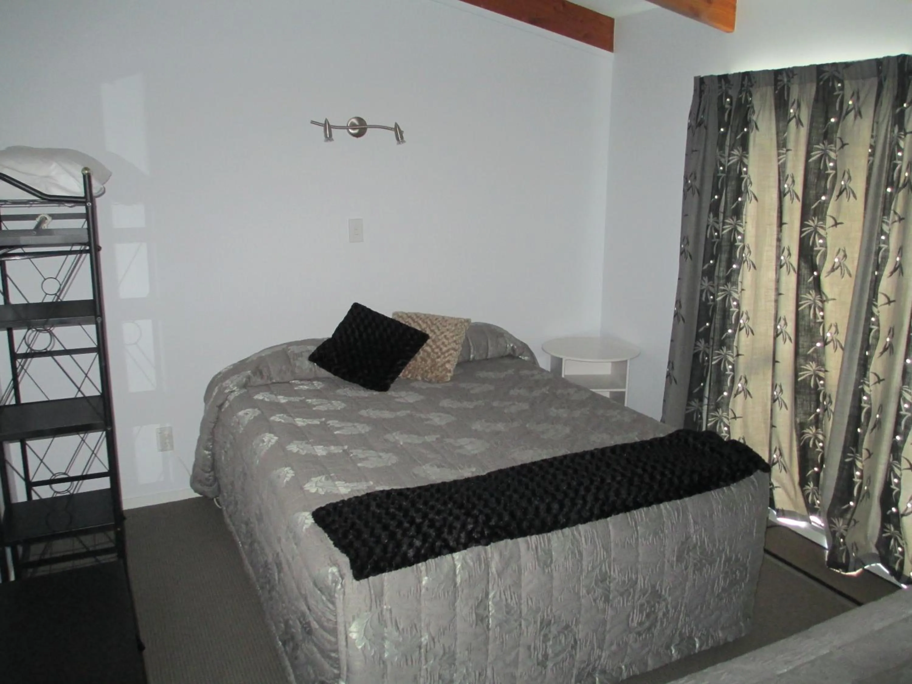 Bed in Palm Pacific Resort & Motel