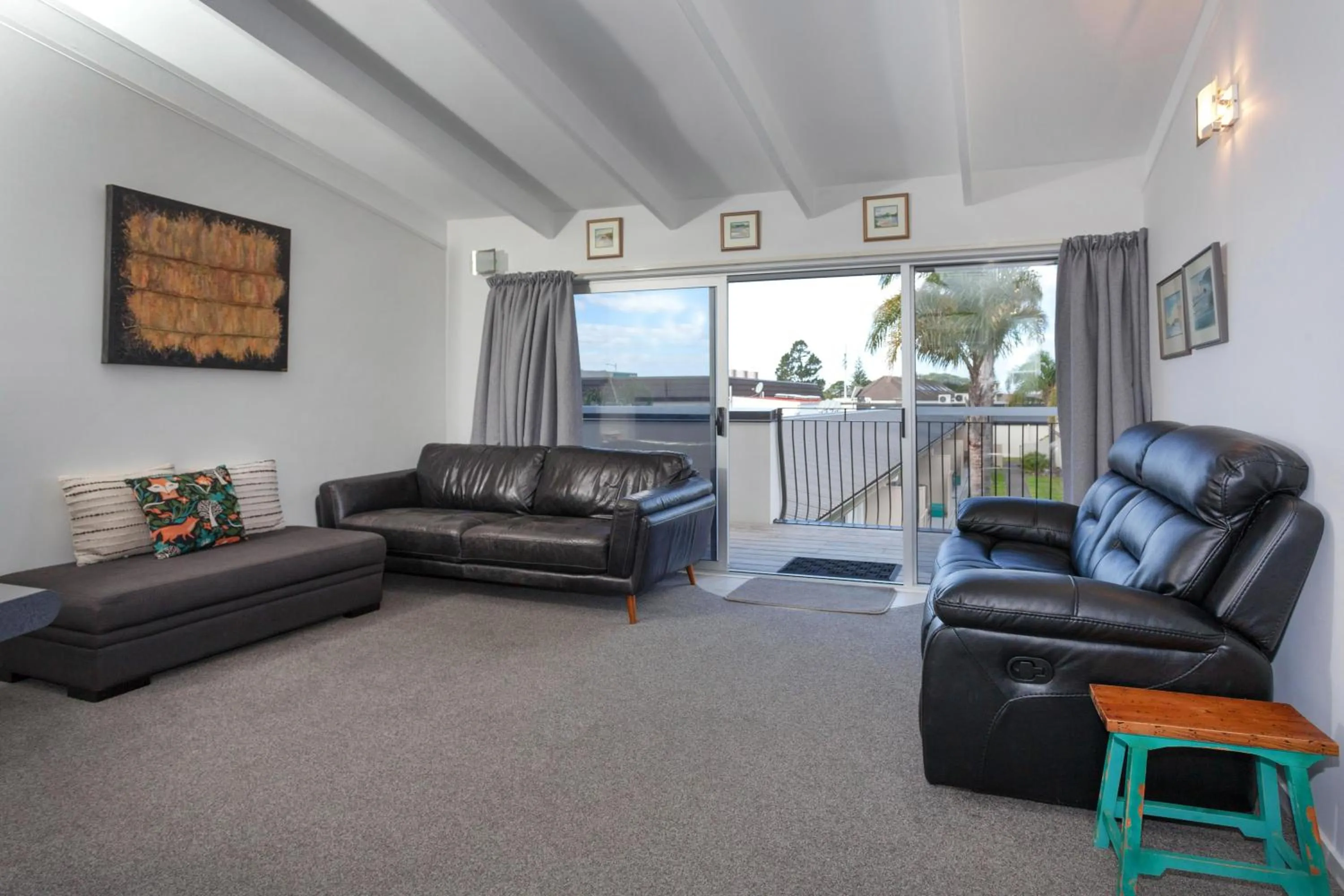 Living room in Palm Pacific Resort & Motel