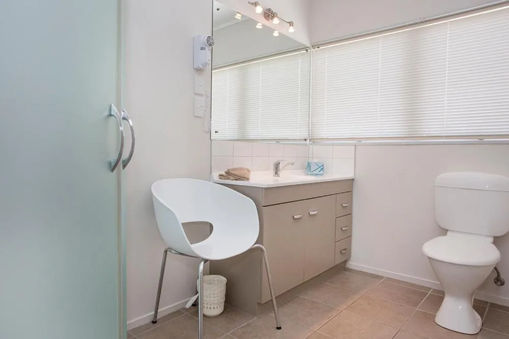 Bathroom in Palm Pacific Resort & Motel