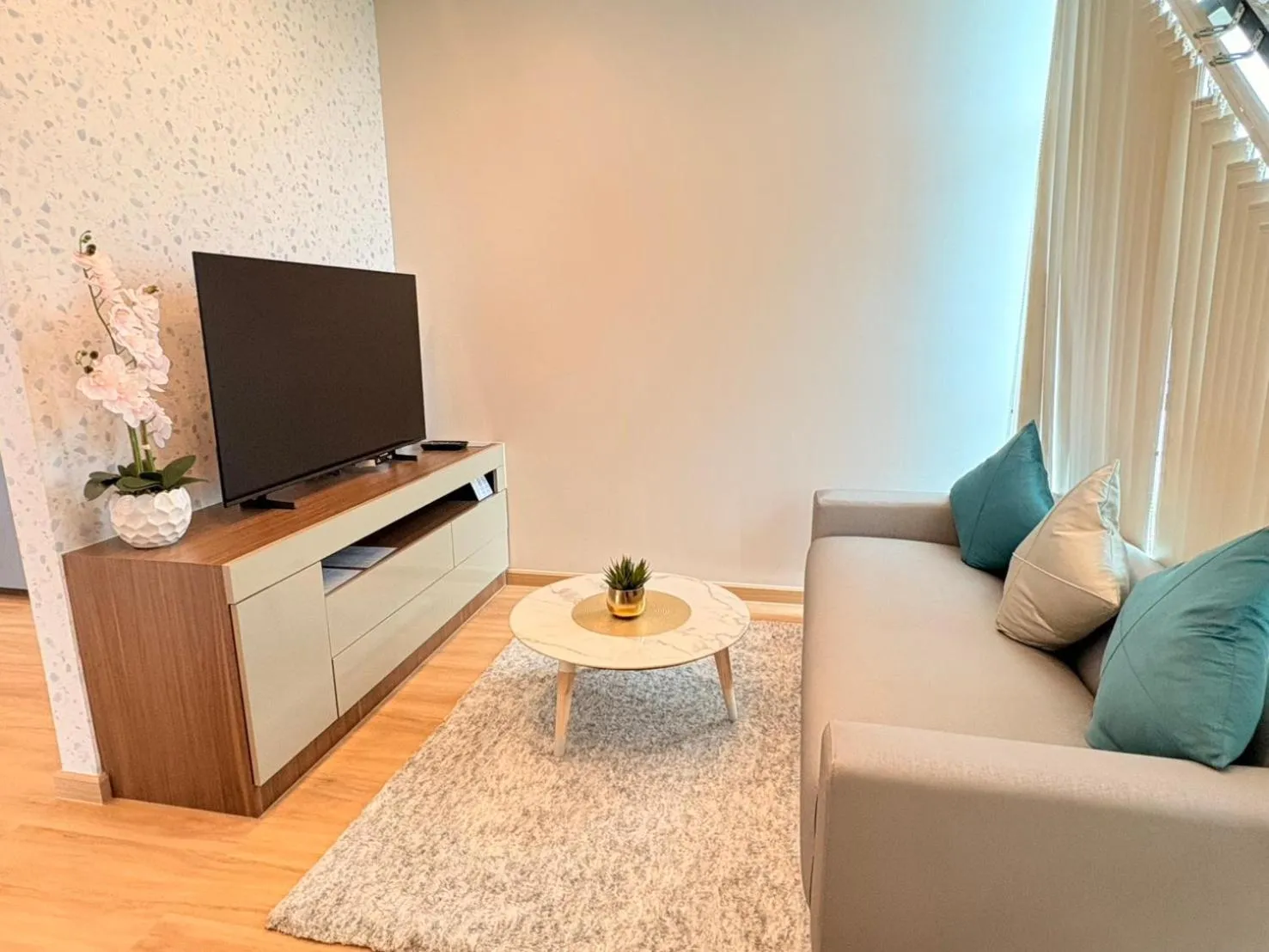 TV and multimedia in Naka-Raj Escape Hotel