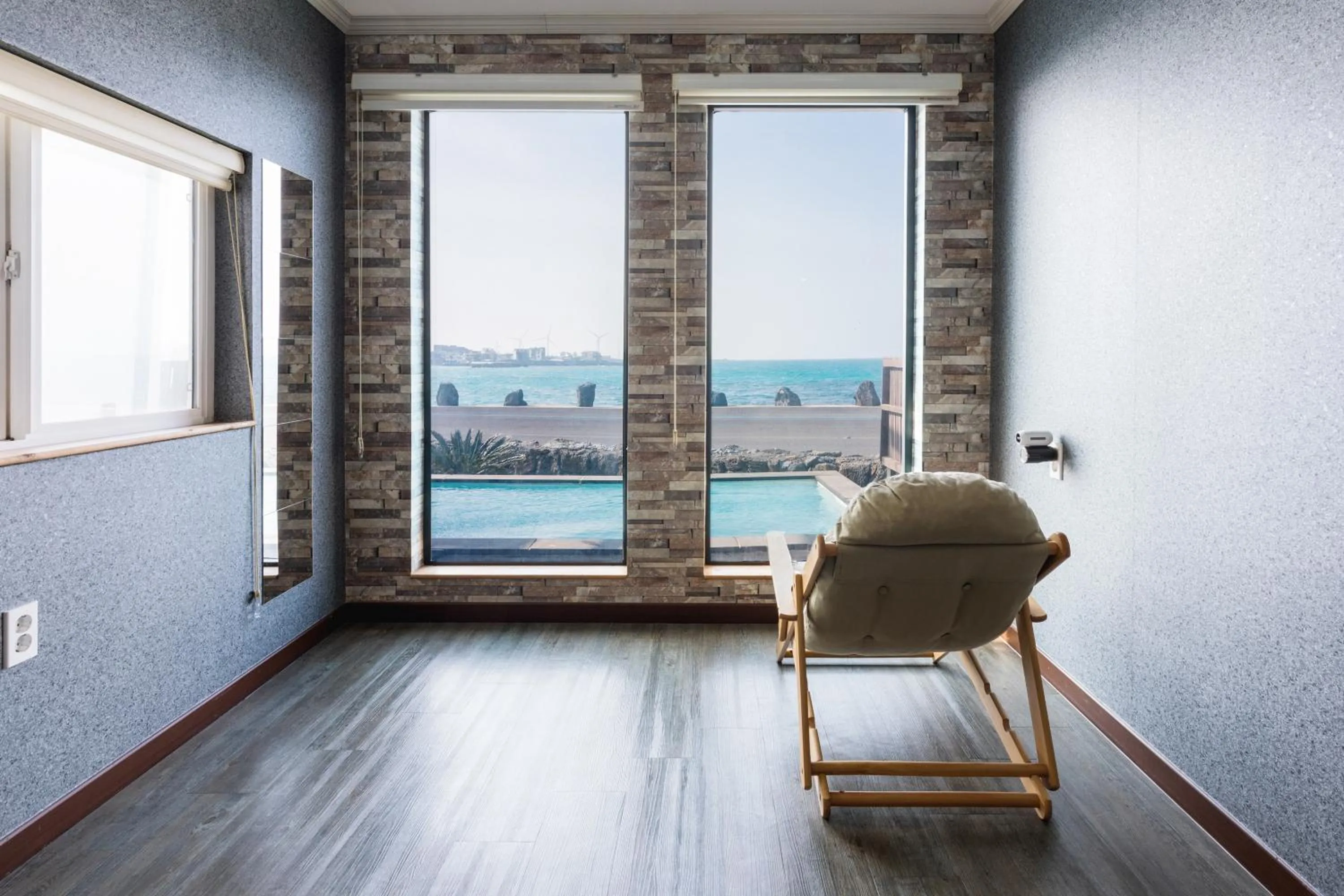 Day in Aqua Beautique Poolvilla