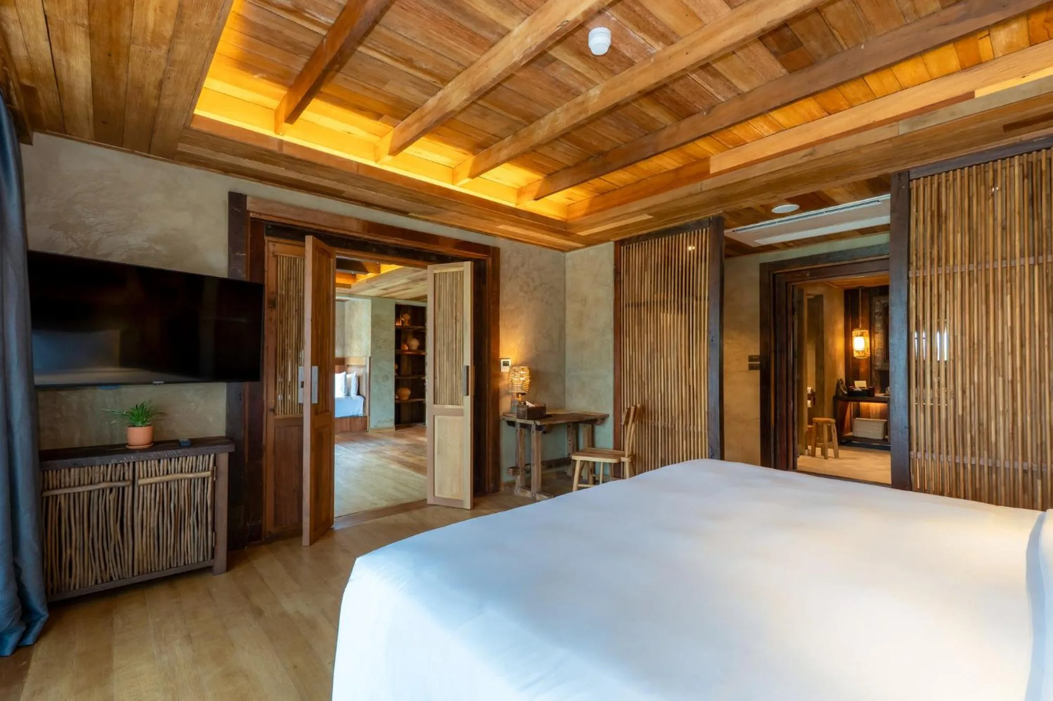 Photo of the whole room, Bed in Vignette Collection Dinso Resort & Villas Ko Chang by IHG