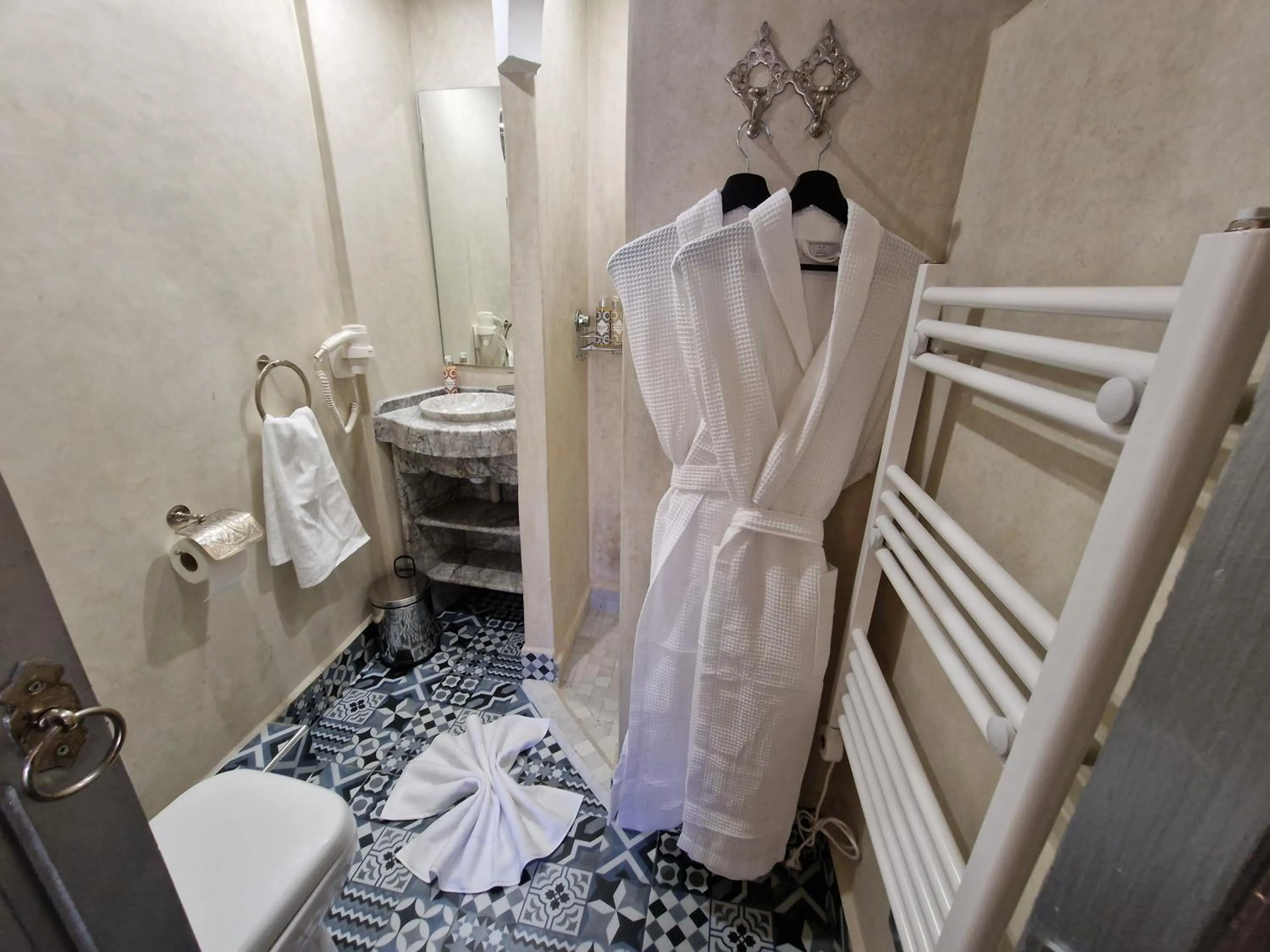 Shower in Riad Explore - Marrakech Medina Boutique Guest House