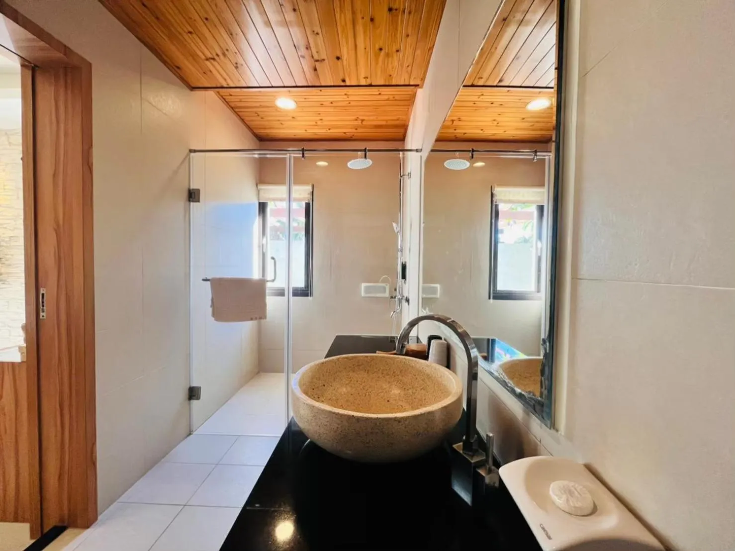 Shower in Kenting Summerland Garden Resort