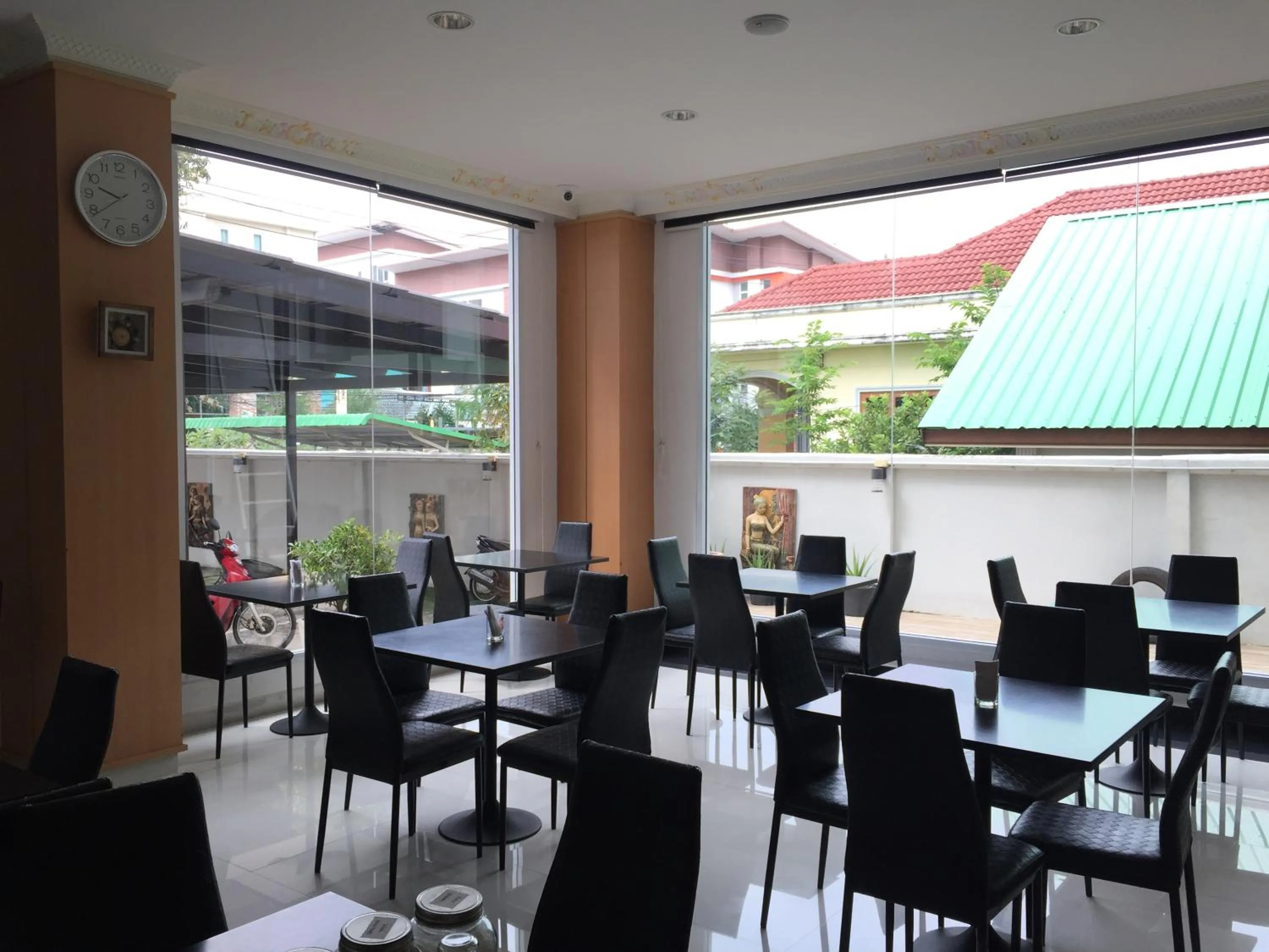 Restaurant/places to eat in Leelawadee Grand Hotel