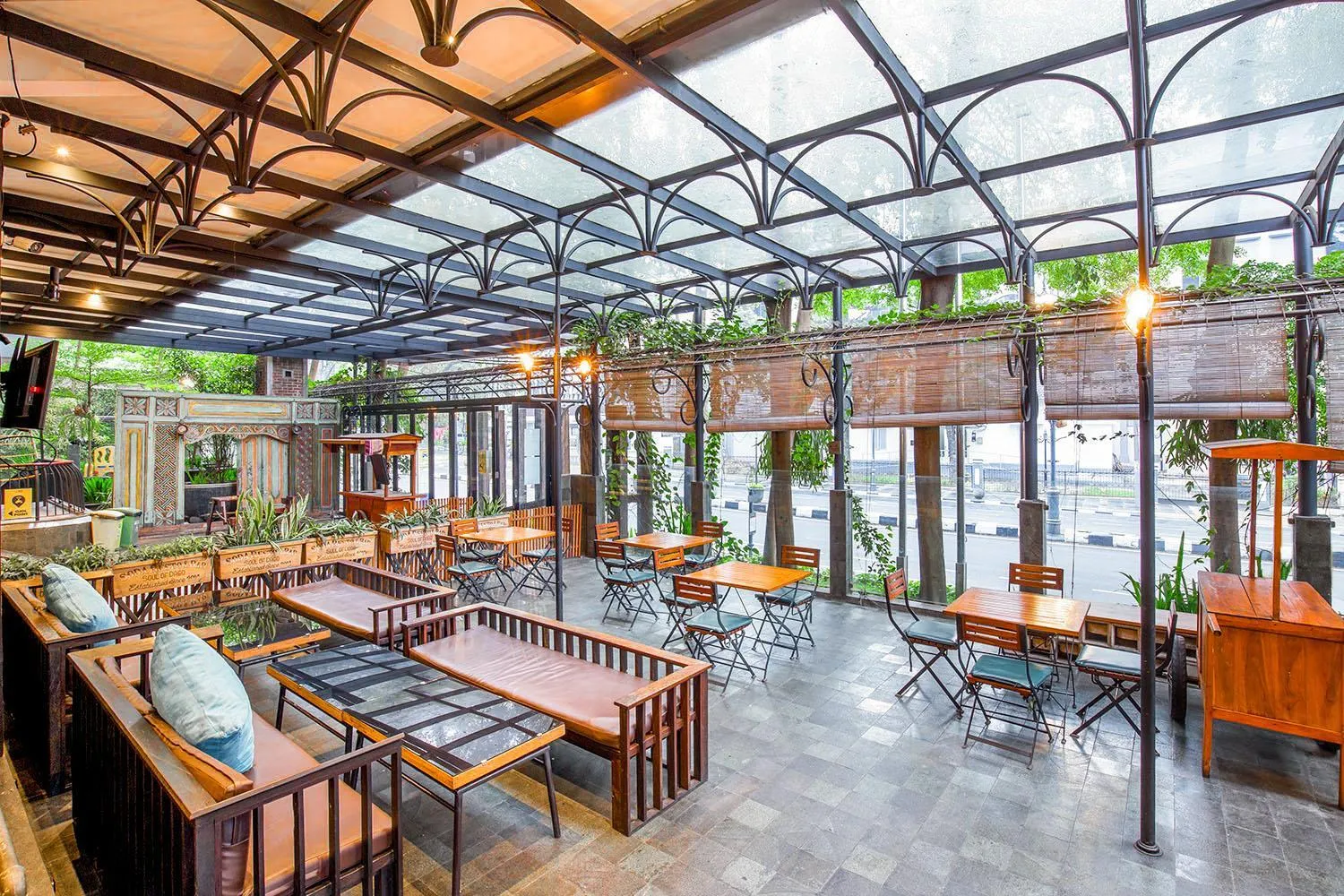 Restaurant/places to eat in THE 1O1 Bandung Dago