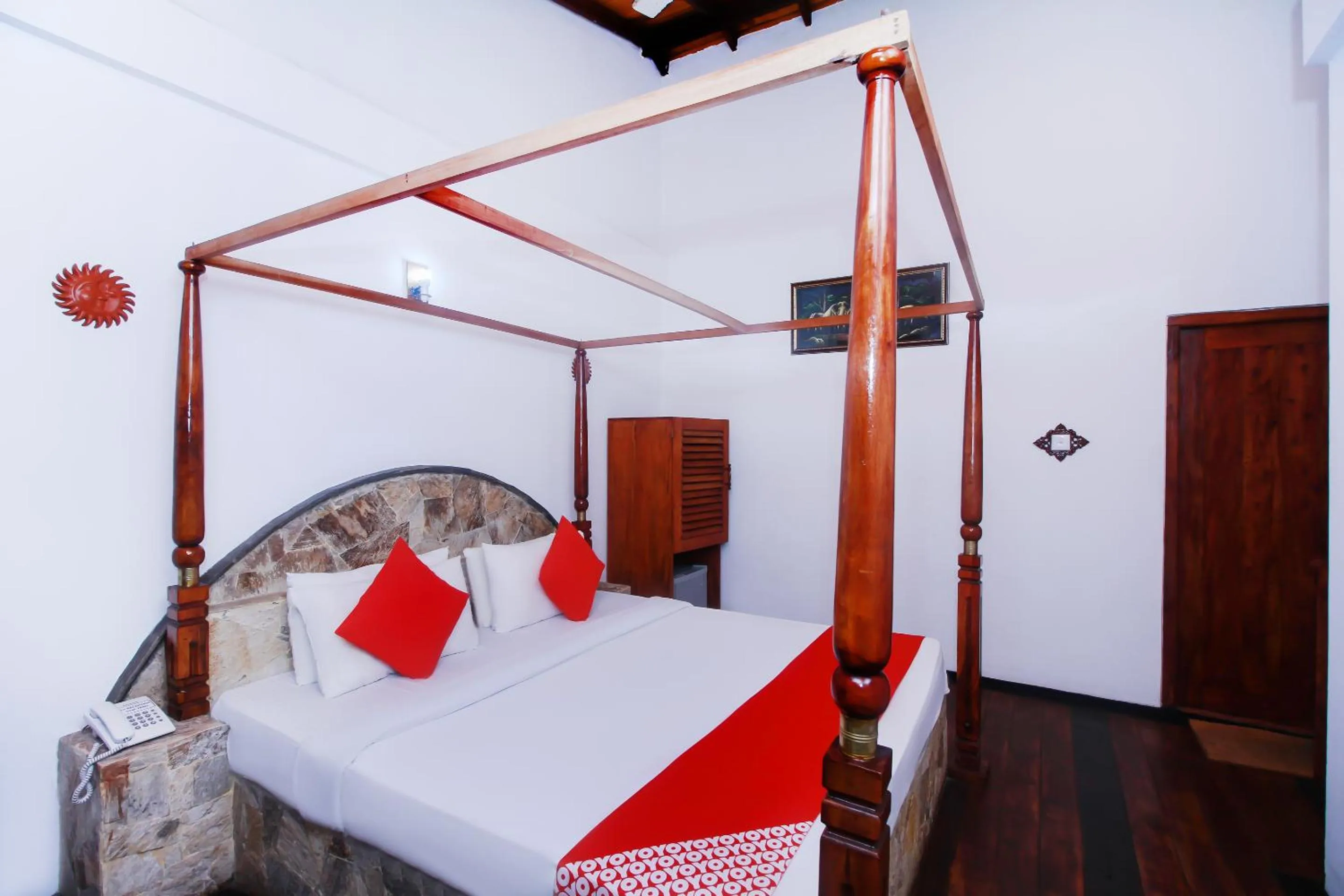 Bedroom, Bed in Happy Night Holiday Inn