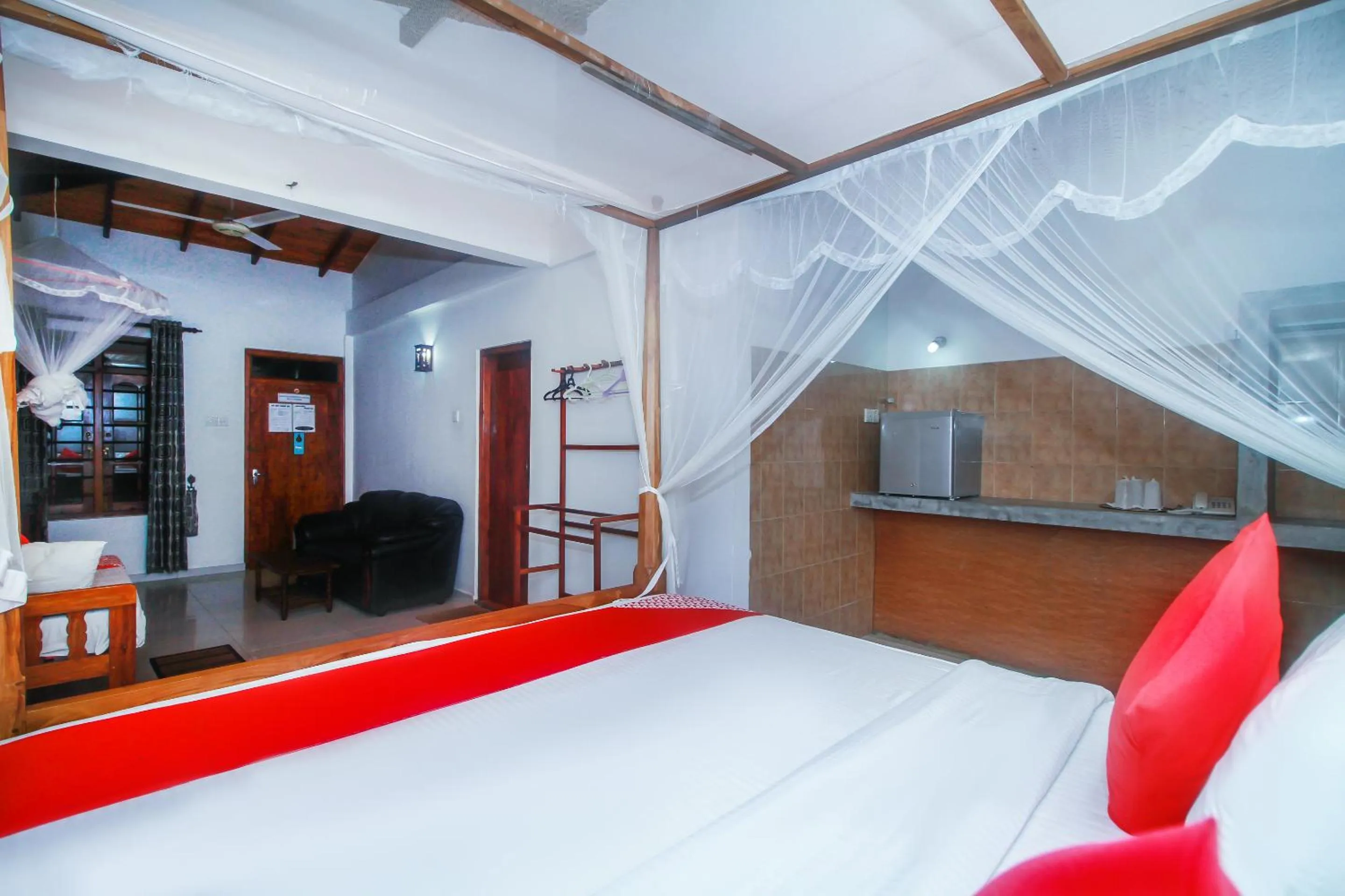 Bedroom, Bed in Happy Night Holiday Inn