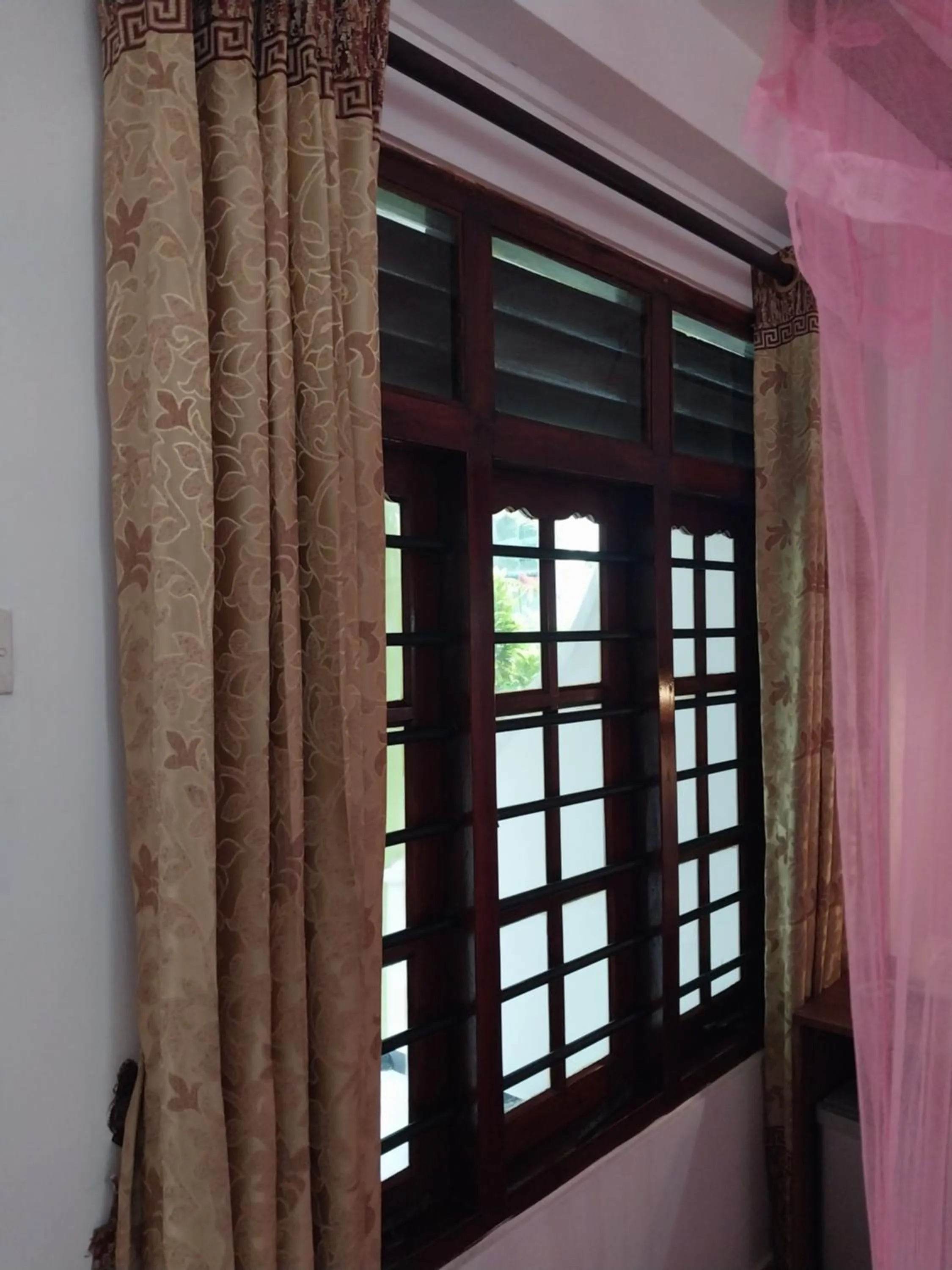 Happy Night Holiday Inn