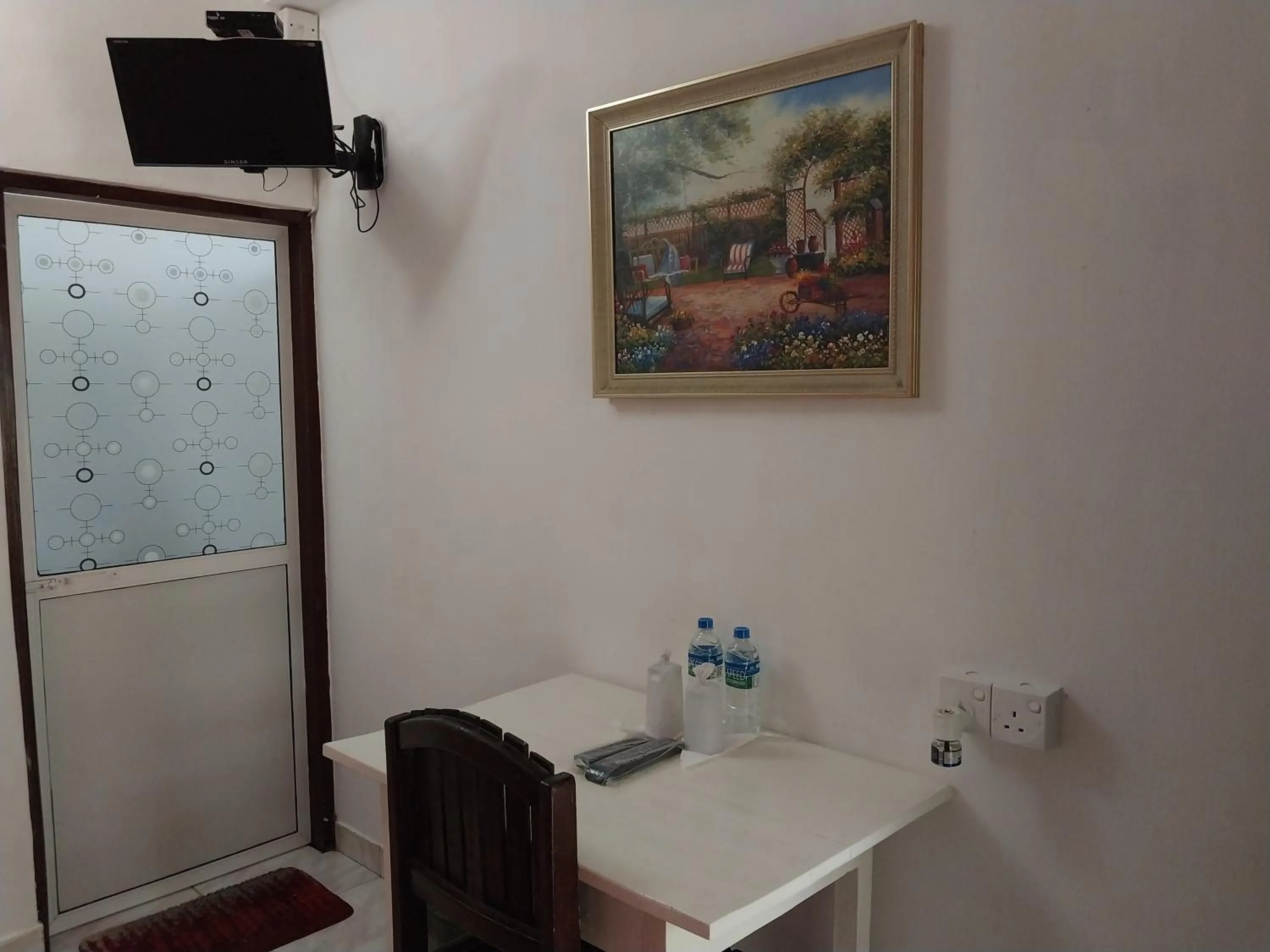 Happy Night Holiday Inn