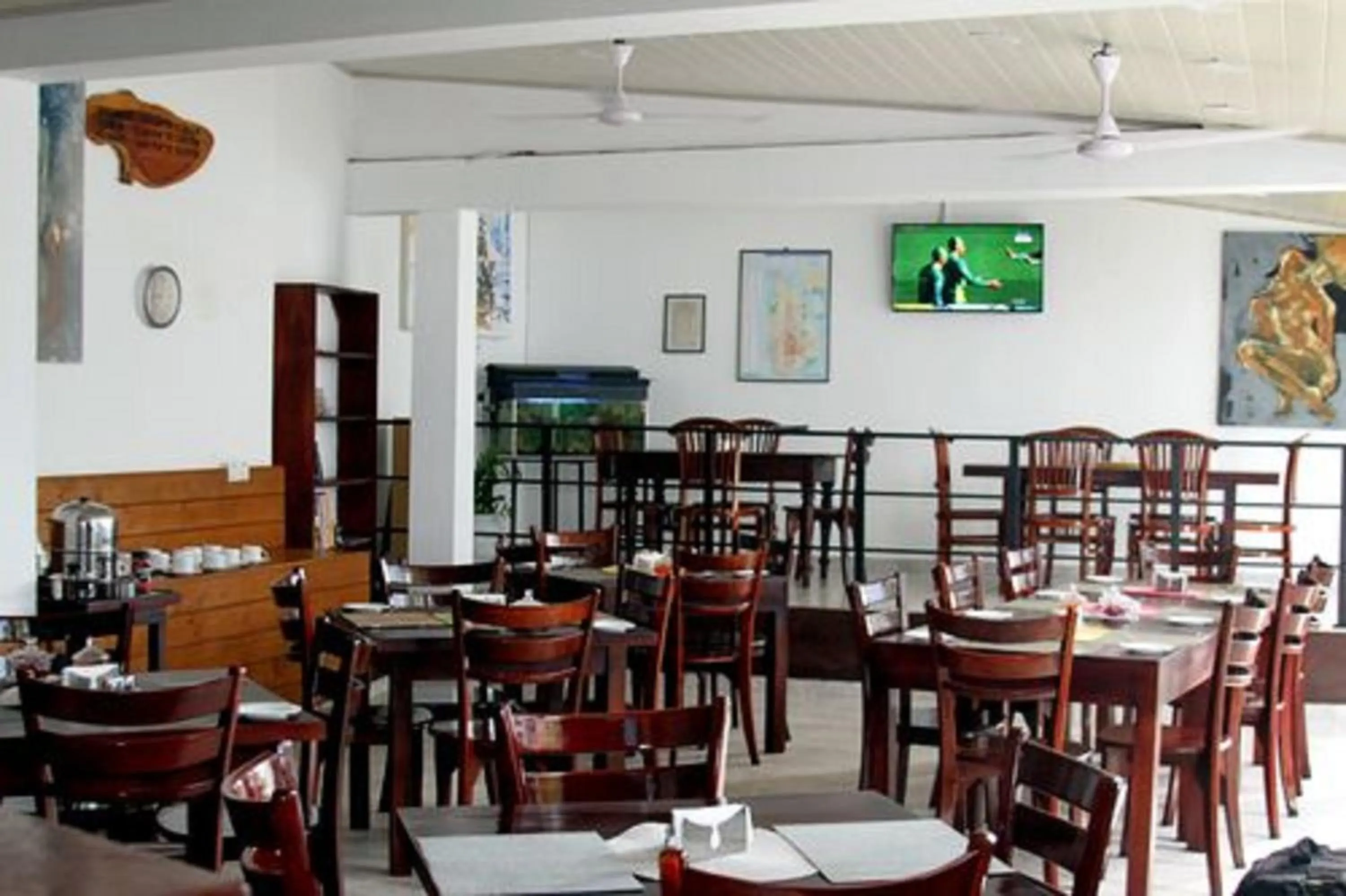 Restaurant/places to eat in Happy Night Holiday Inn