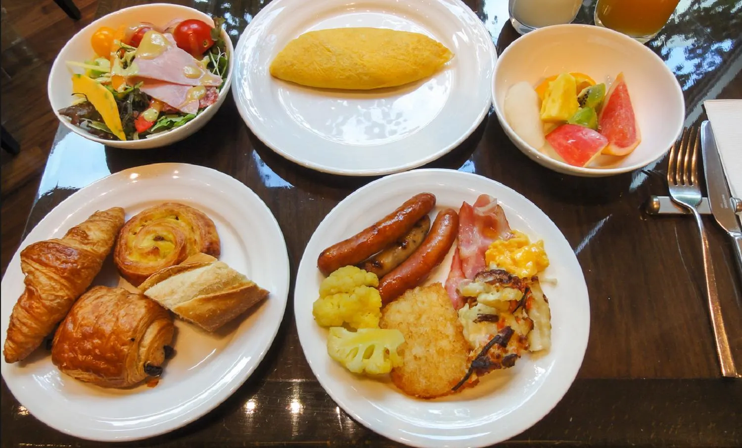 Breakfast in Happy Night Holiday Inn