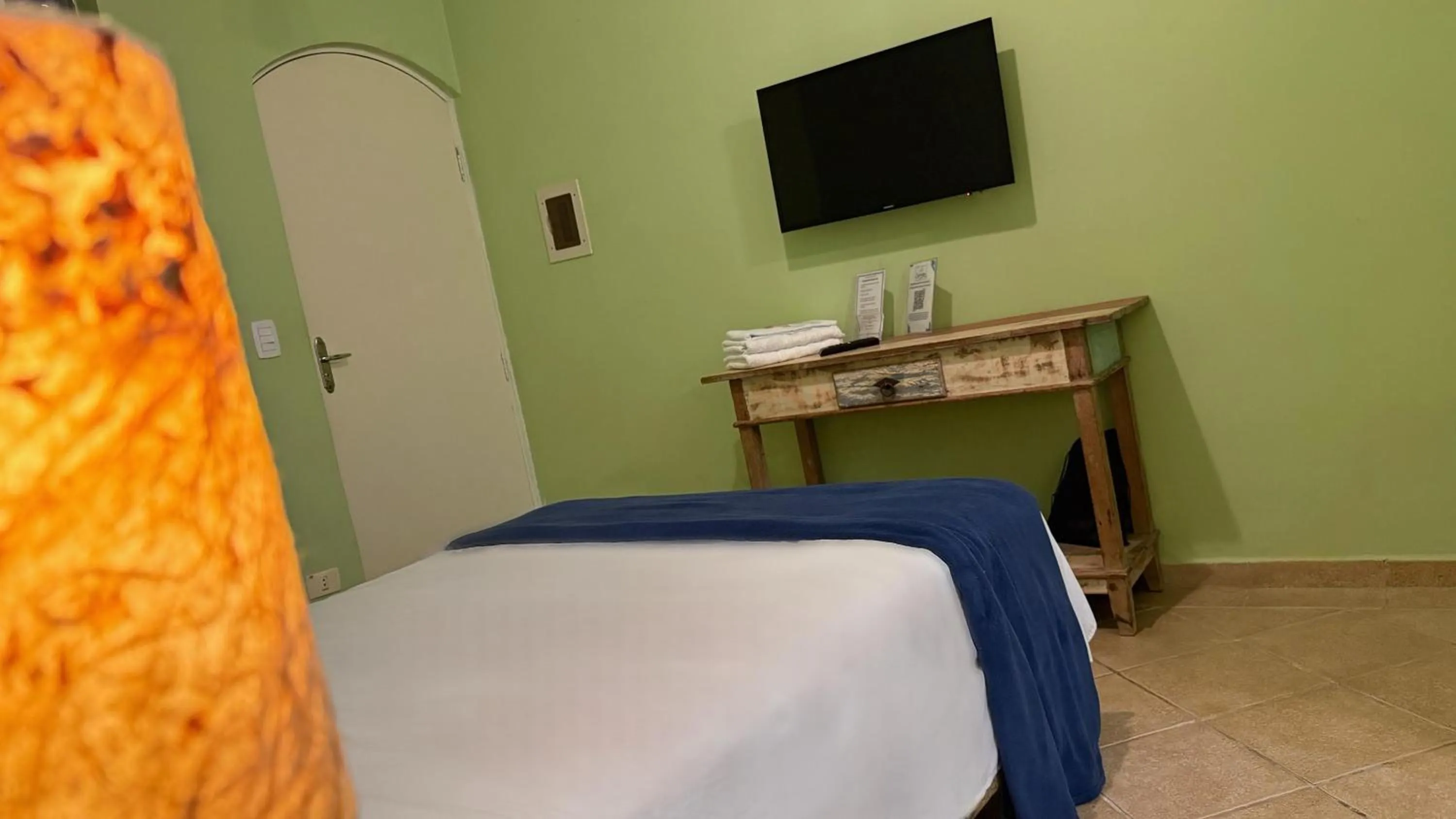 TV and multimedia, Bed in Surfside Suites