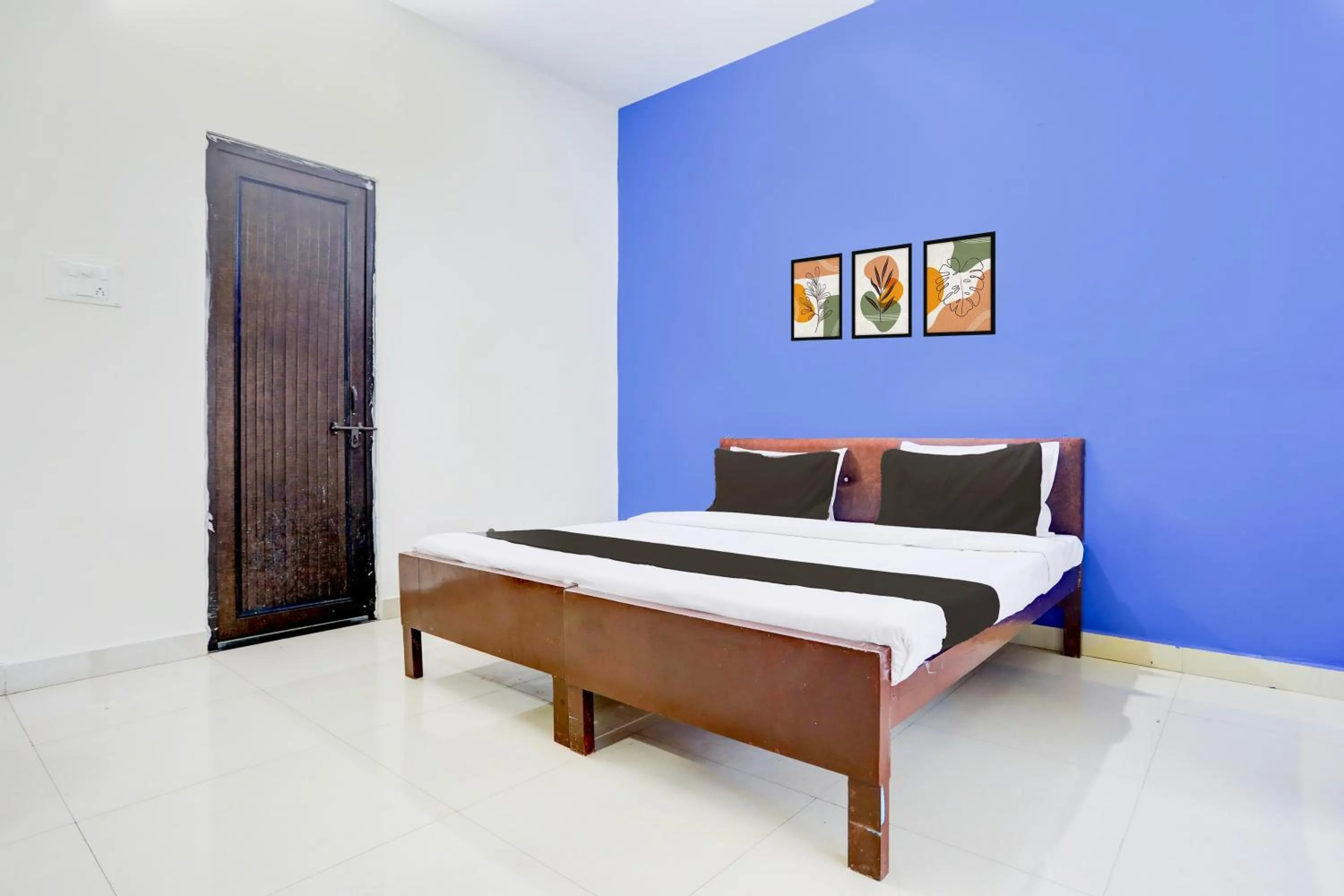 Bedroom, Bed in Hotel O Shree Mayaa