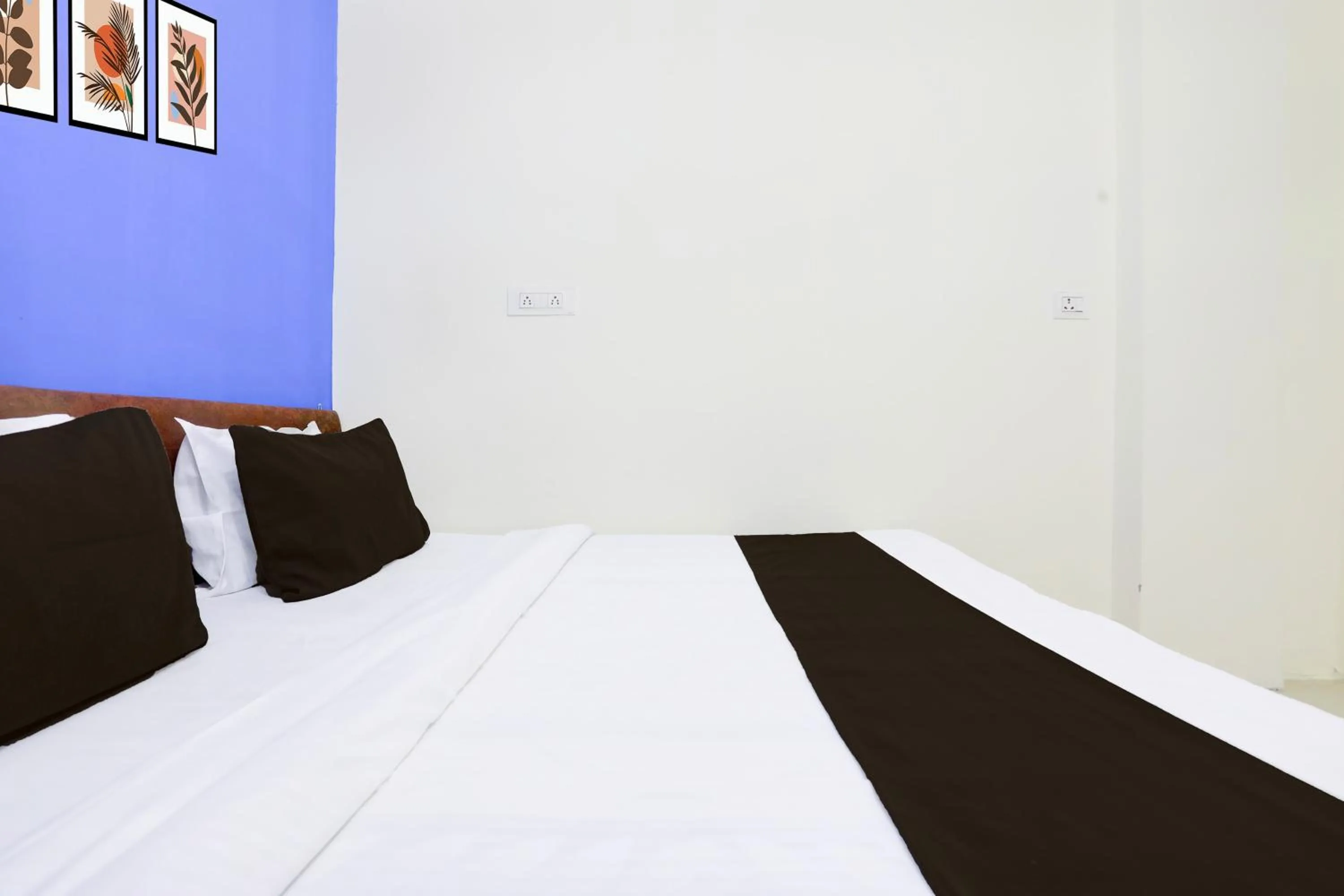 Bedroom, Bed in Hotel O Shree Mayaa