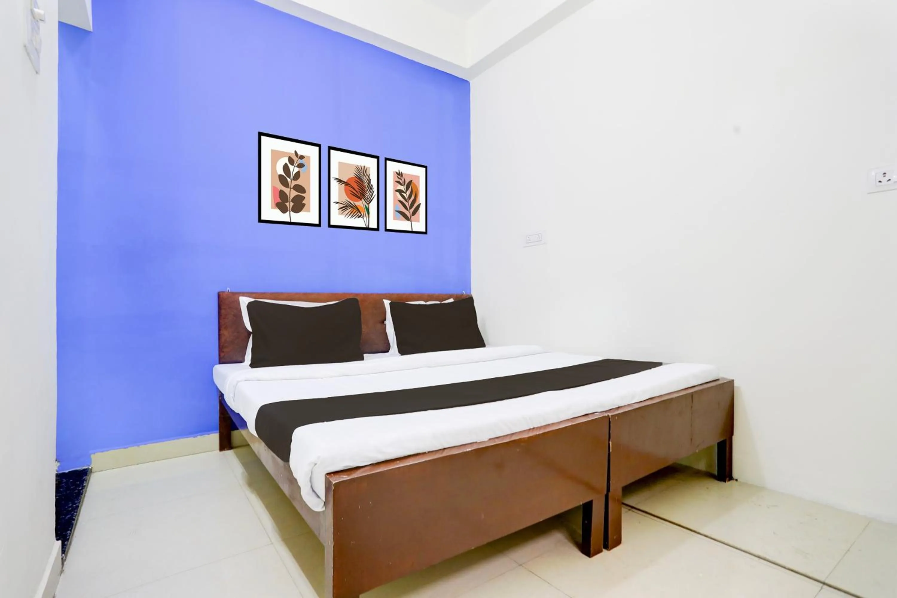 Bedroom, Bed in Hotel O Shree Mayaa