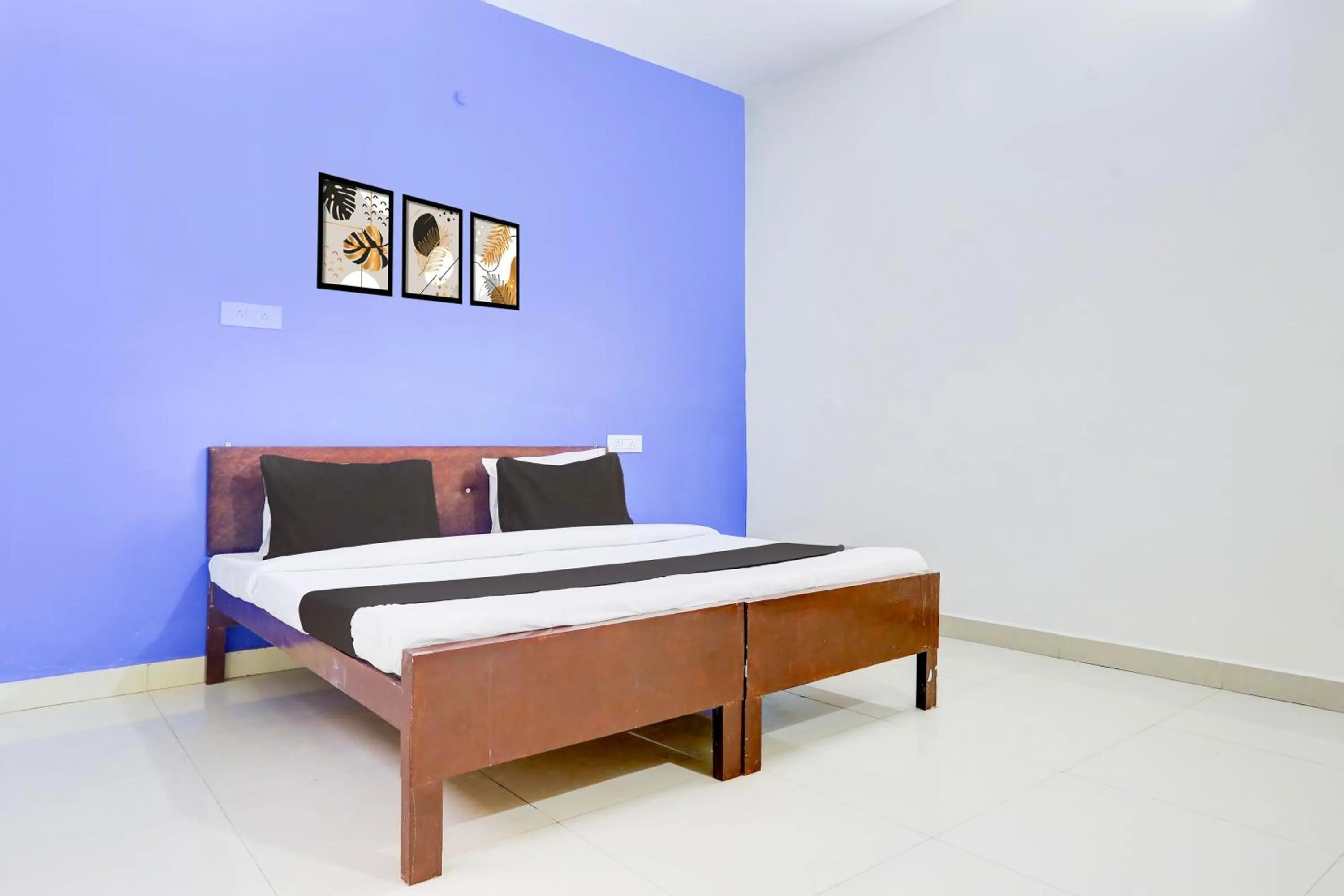 Facade/entrance, Bed in Hotel O Shree Mayaa