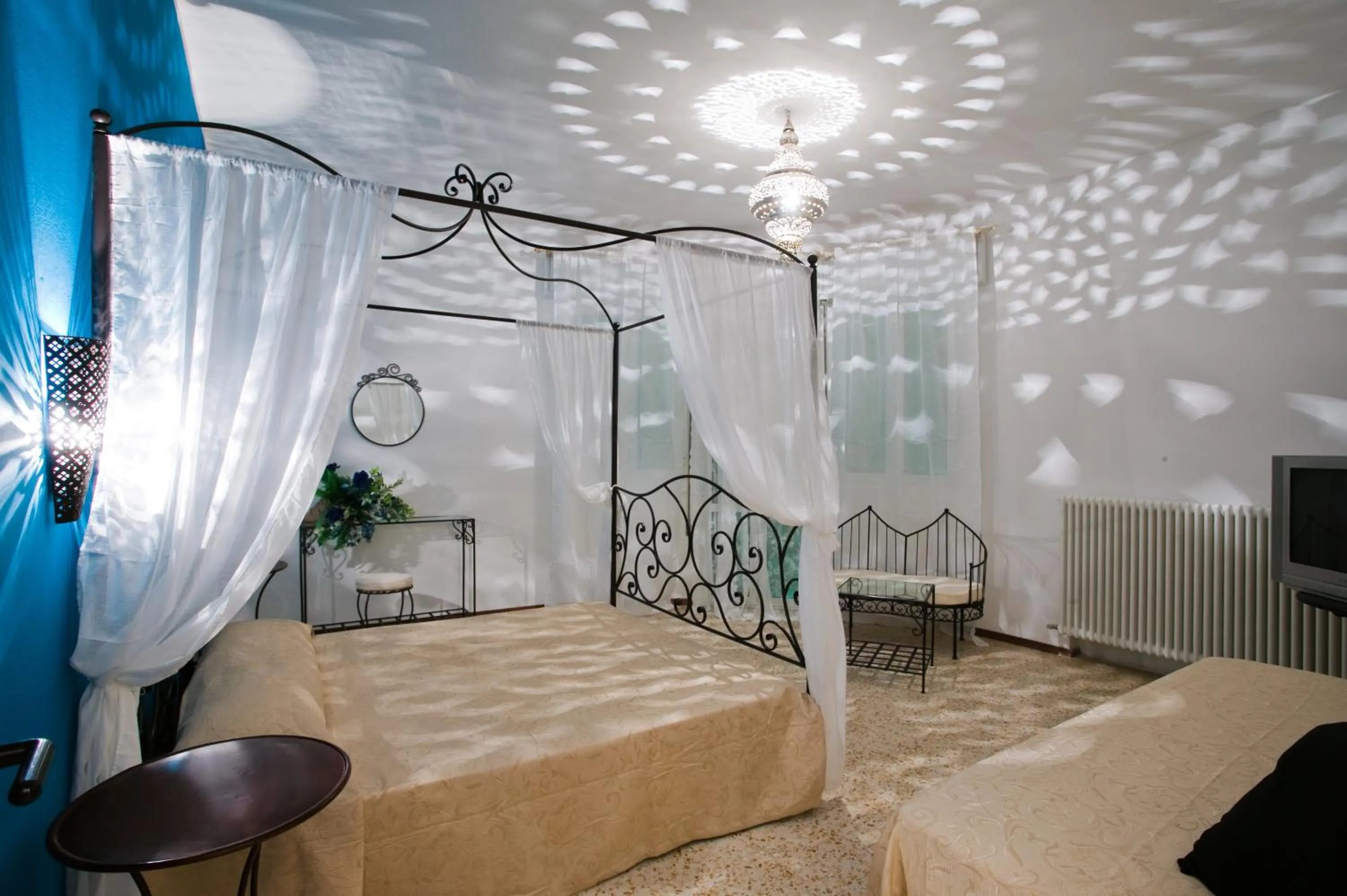 Bed in Hotel Holiday Park