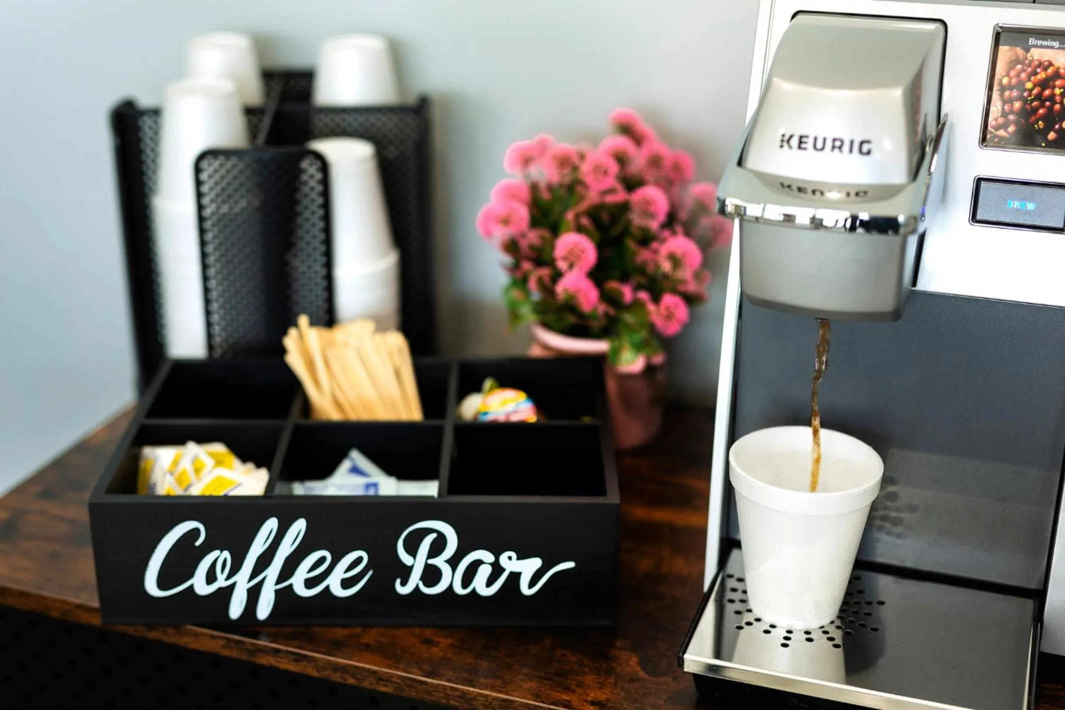 Coffee/tea facilities in Weekly Inn