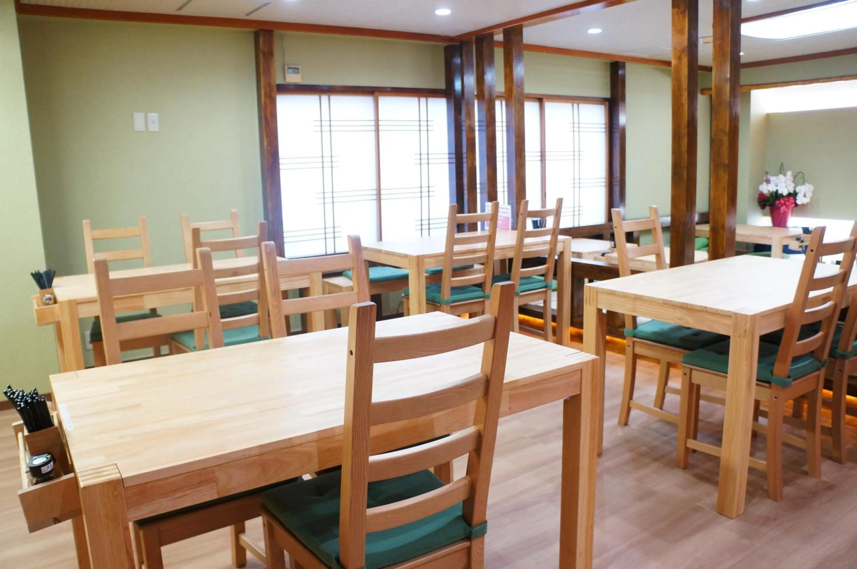 Restaurant/places to eat in Capsule Hotel 310