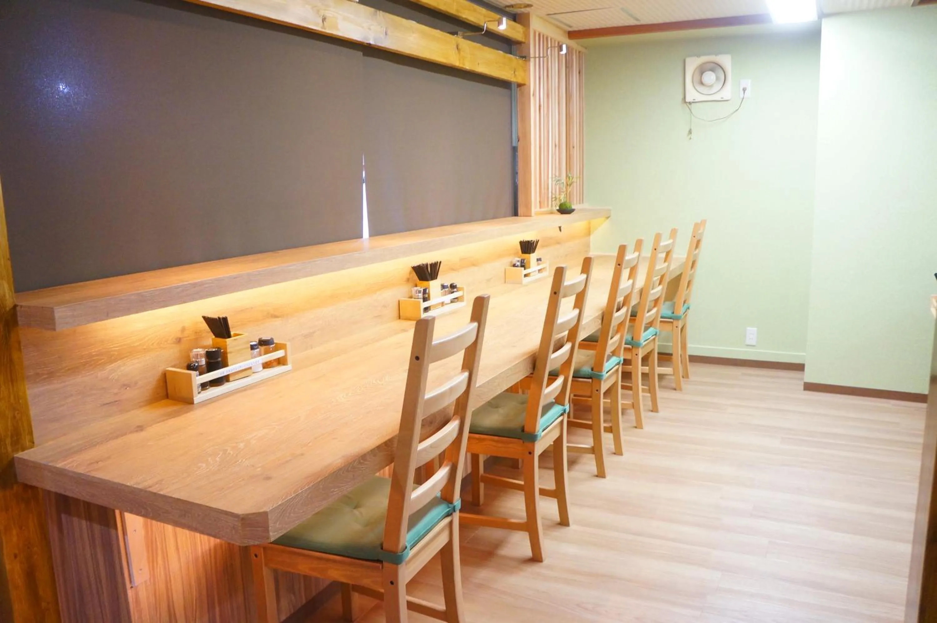 Restaurant/places to eat in Capsule Hotel 310