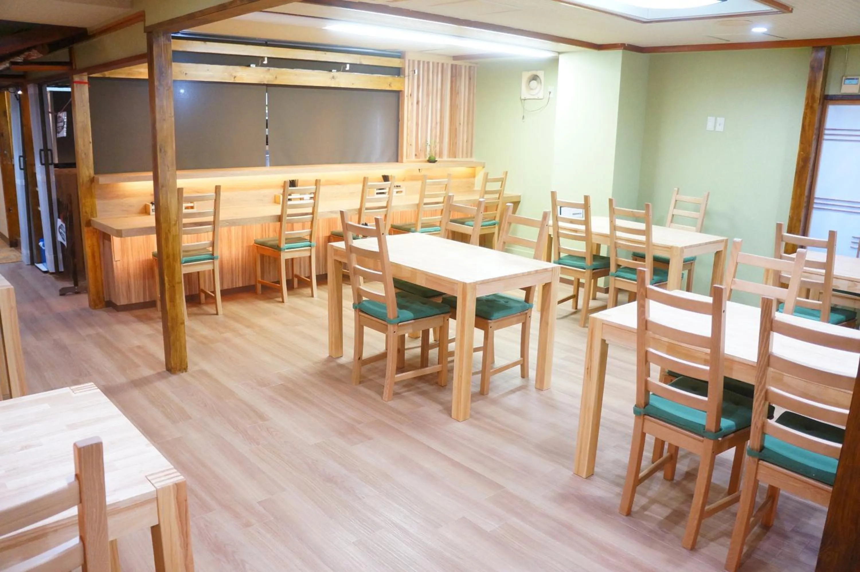 Restaurant/places to eat in Capsule Hotel 310