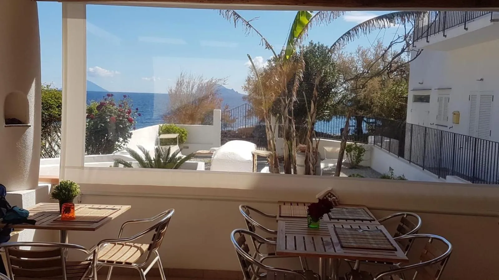 Patio in B&B La Goletta di Salina