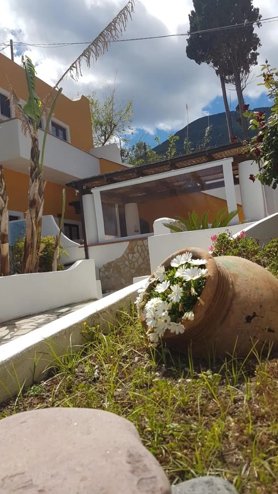 Patio in B&B La Goletta di Salina