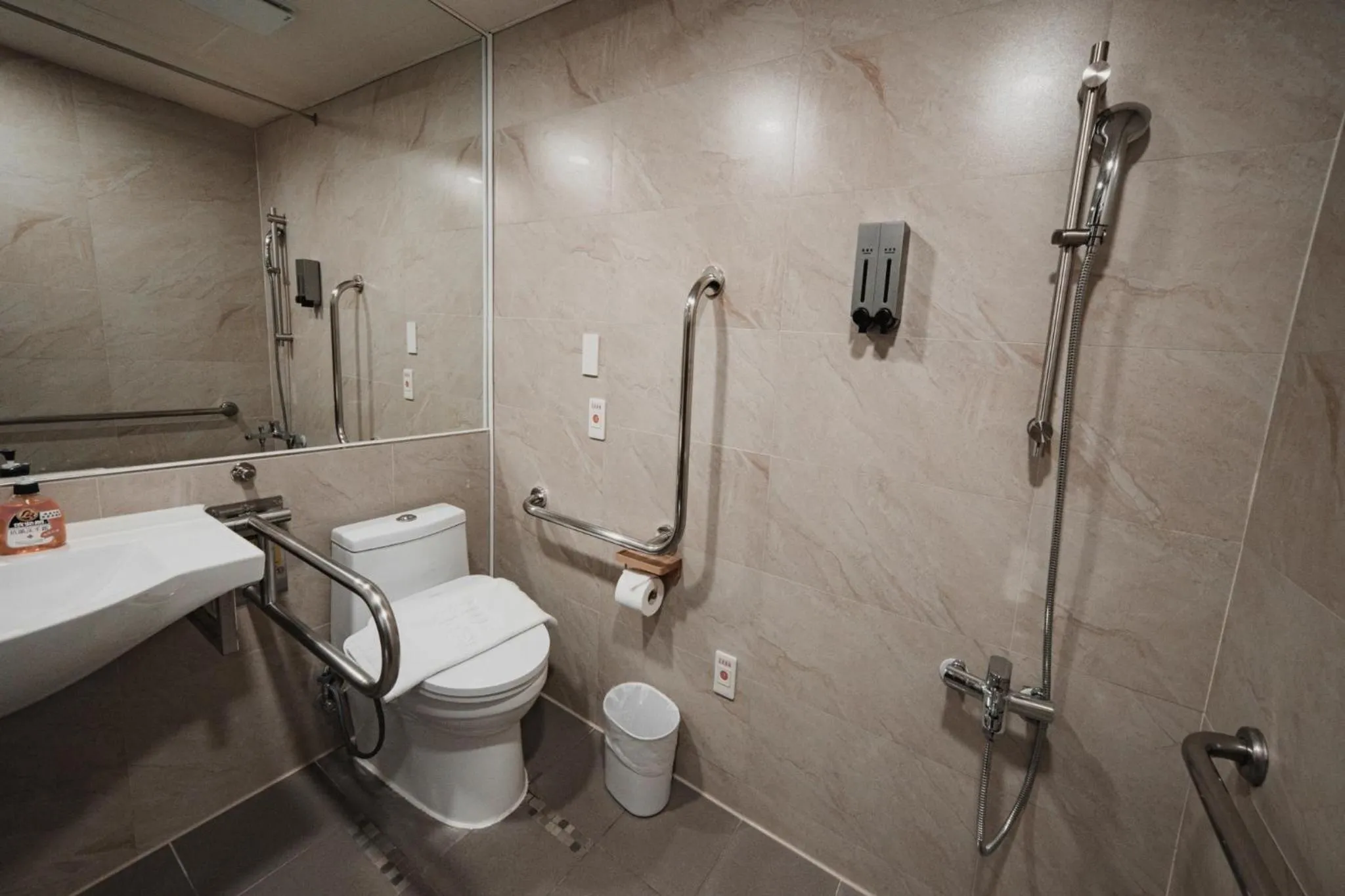 Hub Hotel Kaohsiung Yisin Branch