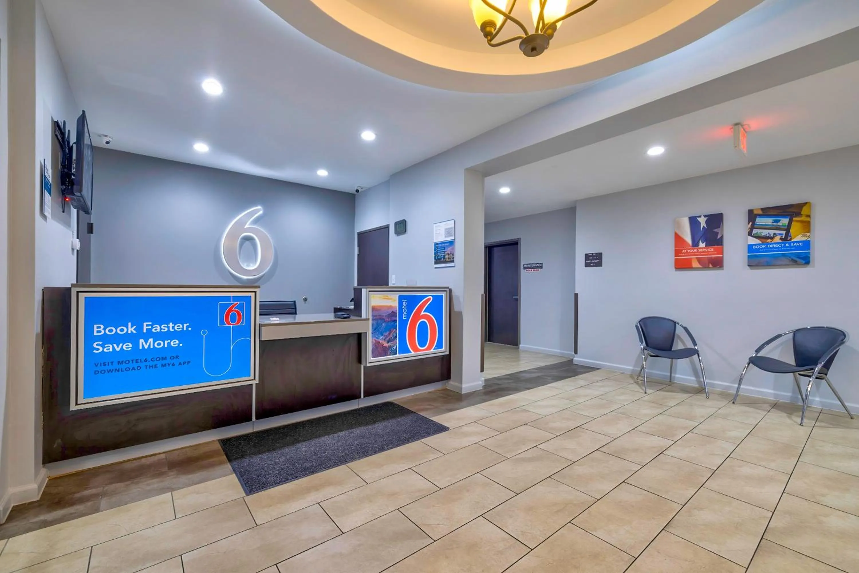 Lobby or reception in Studio 6 Suites Texas City, TX I 45 South