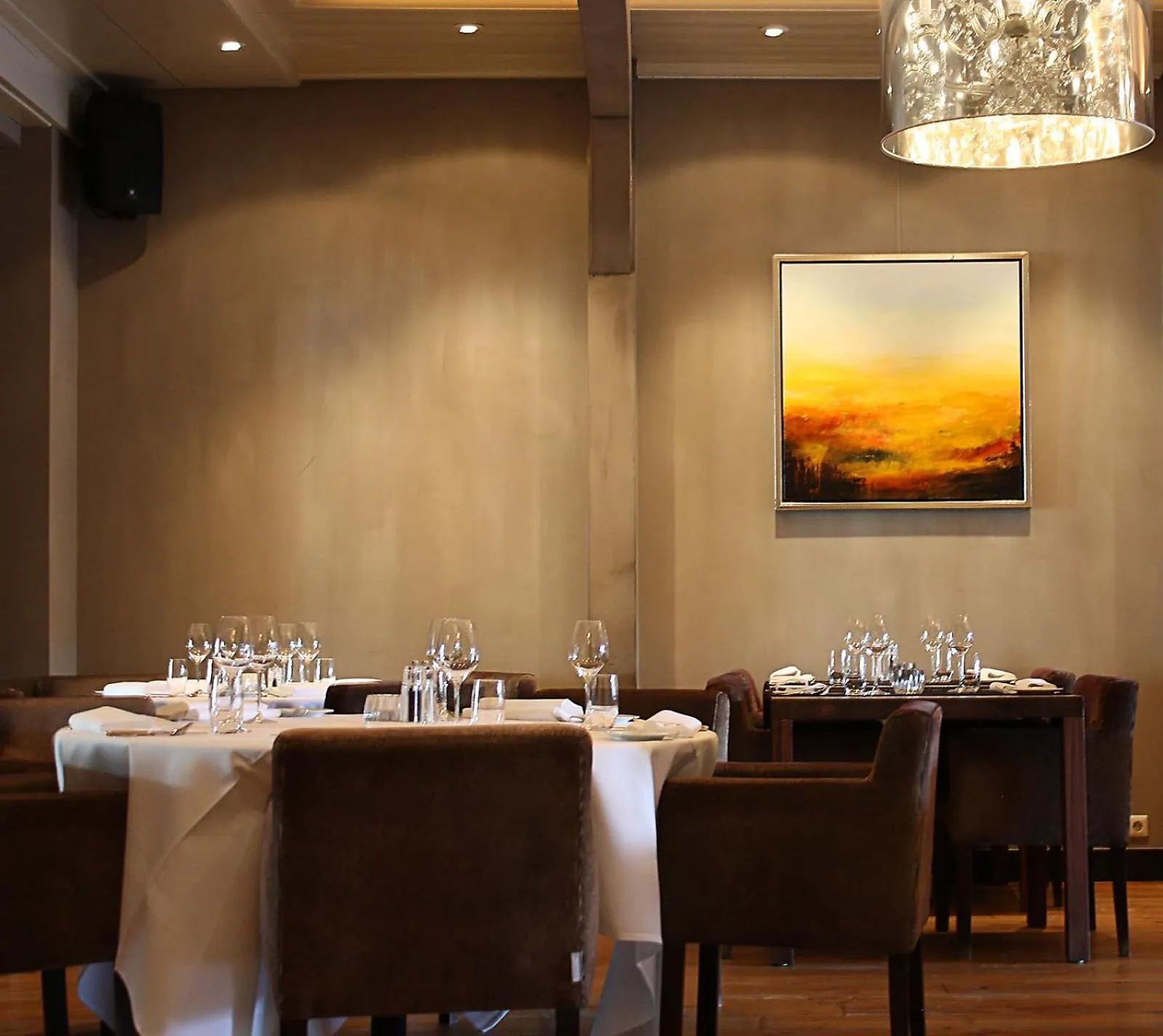 Restaurant/places to eat in Suitehotel Posthoorn