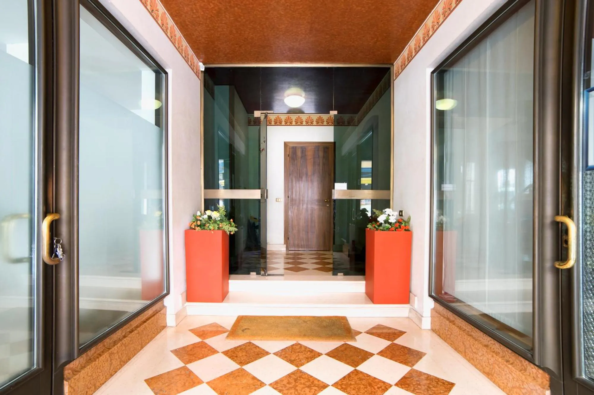 Lobby or reception in Holiday Treviso Suite Venezia