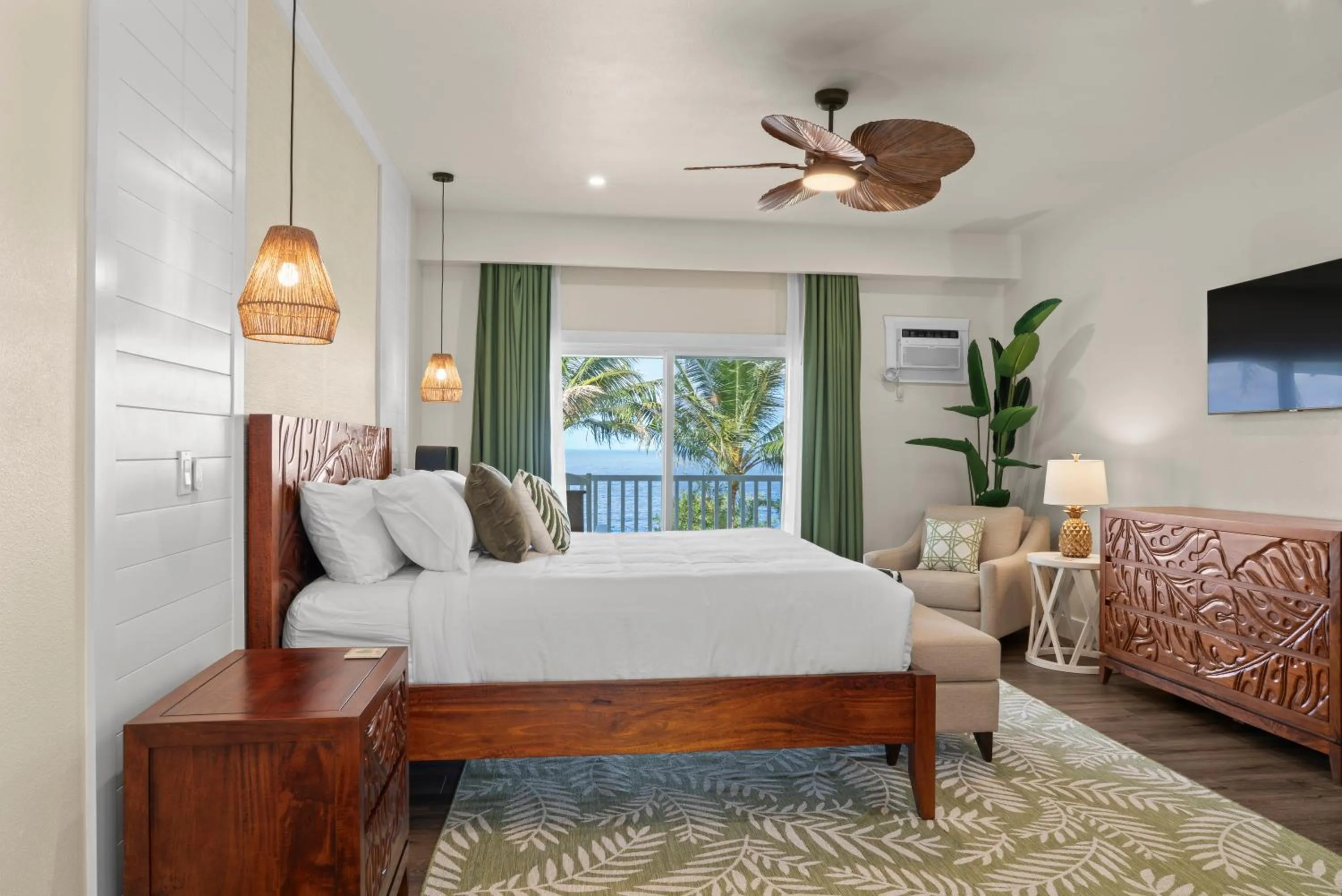 Bed in Hamakua Hotel