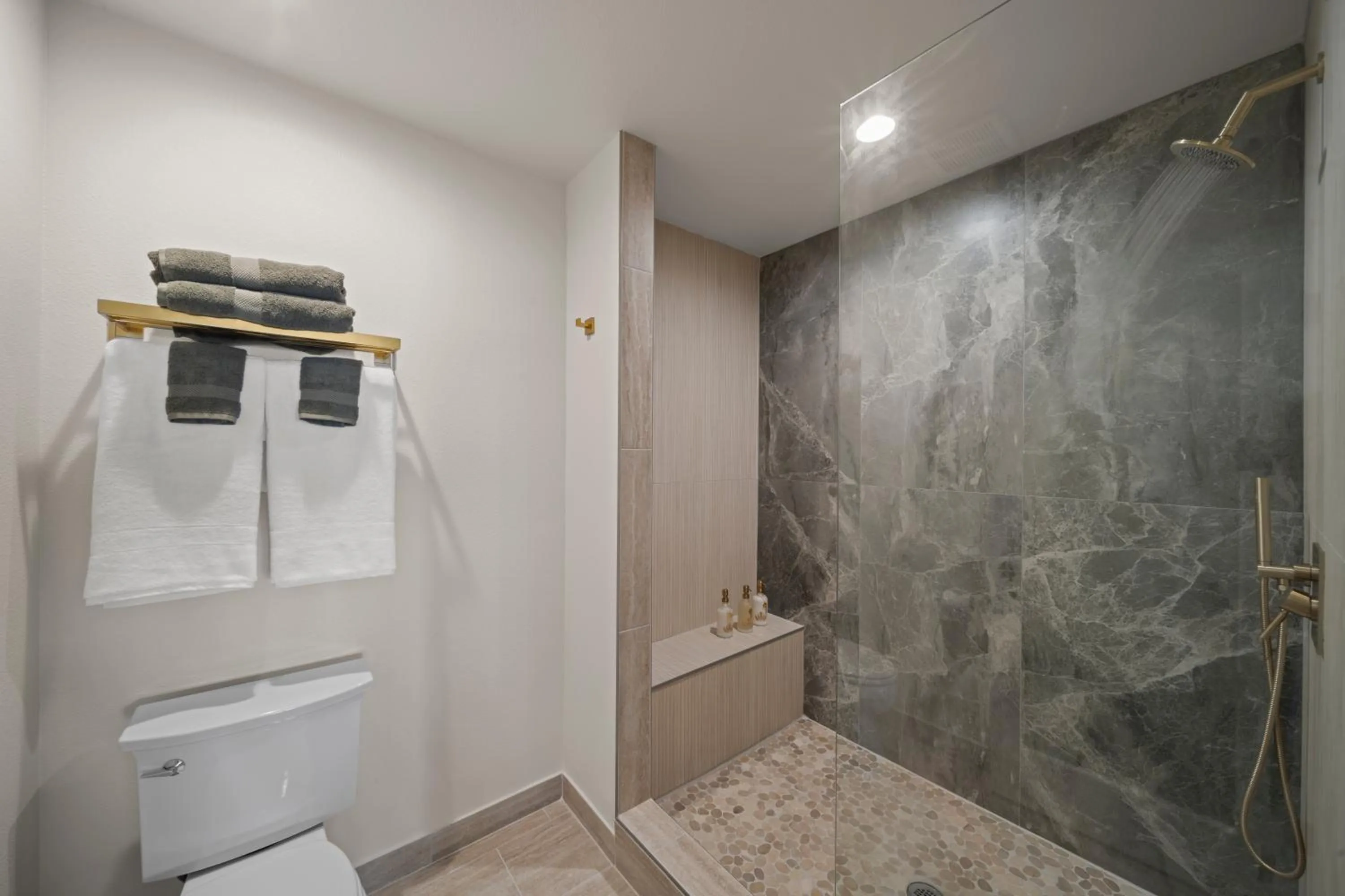 Shower in Hamakua Hotel