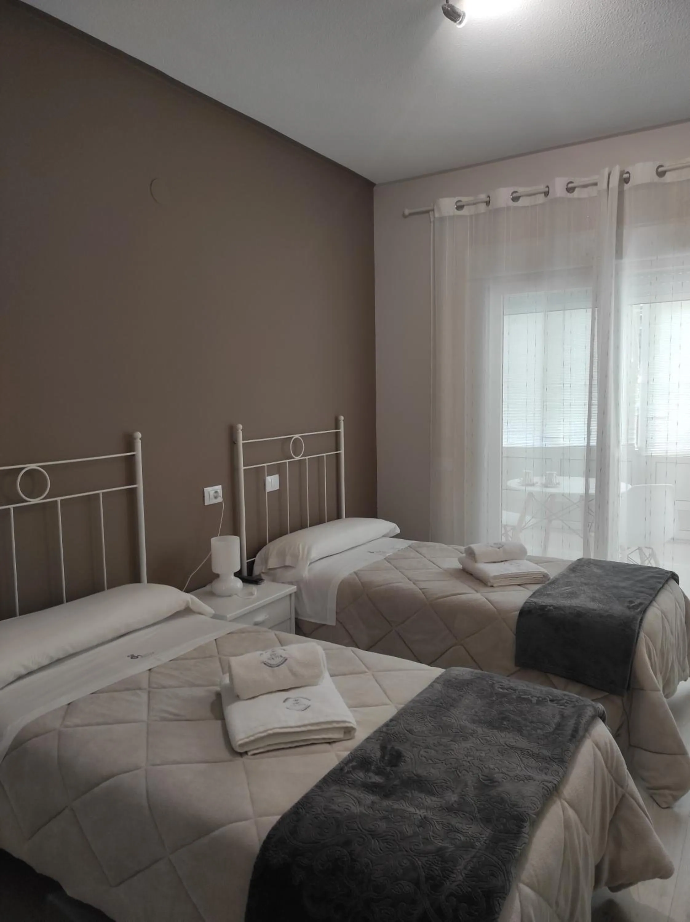 Twin Room with Shared Bathroom - single occupancy in Pensión NAVIA A Pontenova
