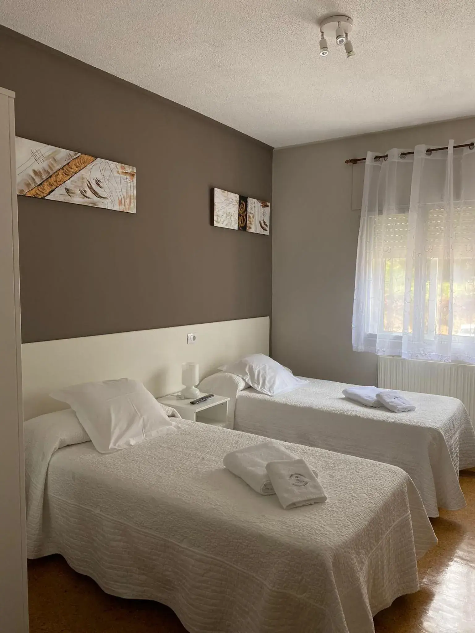 Standard Twin Room with Shared Bathroom - single occupancy in Pensión NAVIA A Pontenova Standard Twin Room with Shared Bathroom - single occupancy in Pensión NAVIA A Pontenova