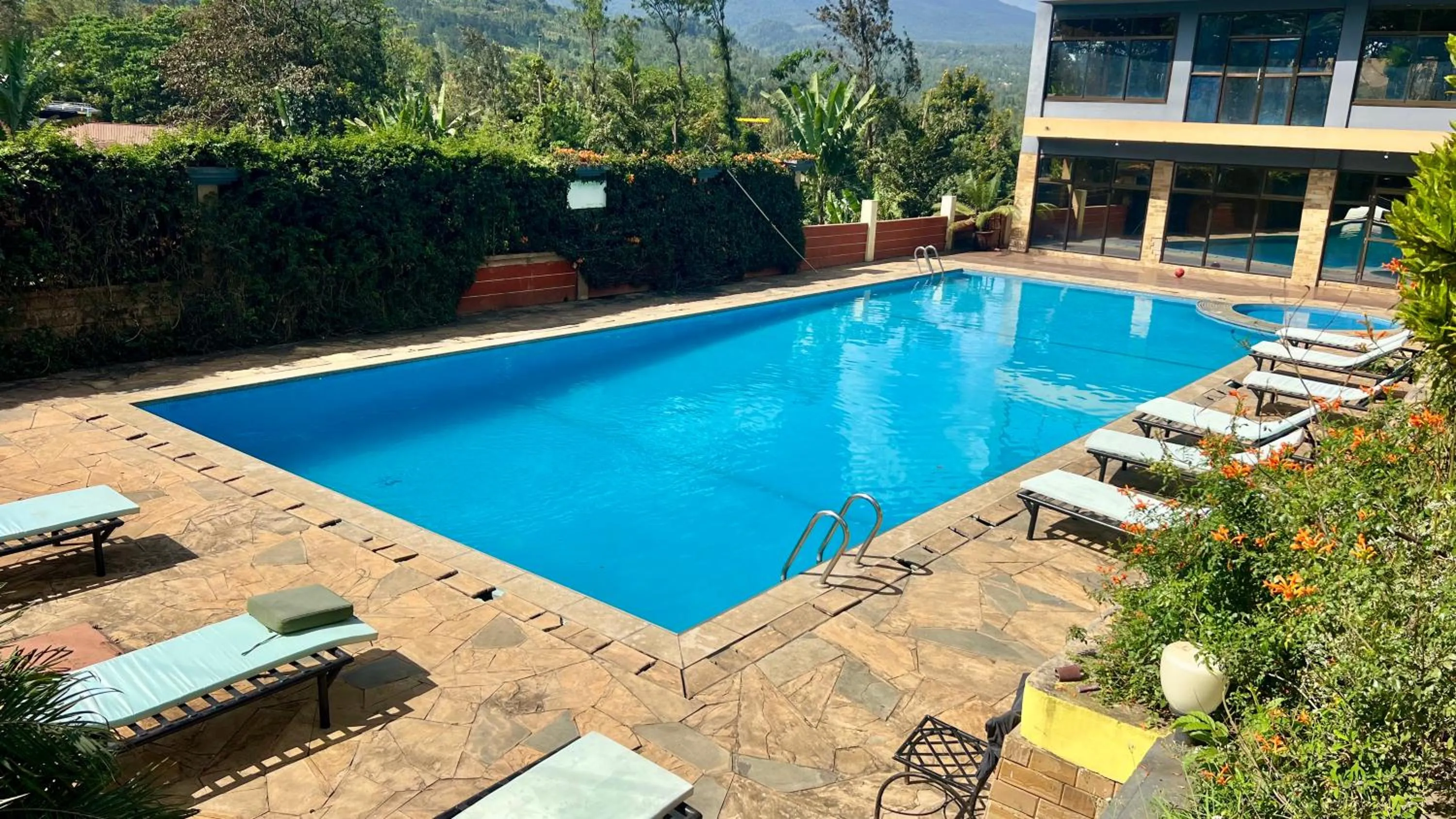 Spring in Nejobugg Palace Hotel