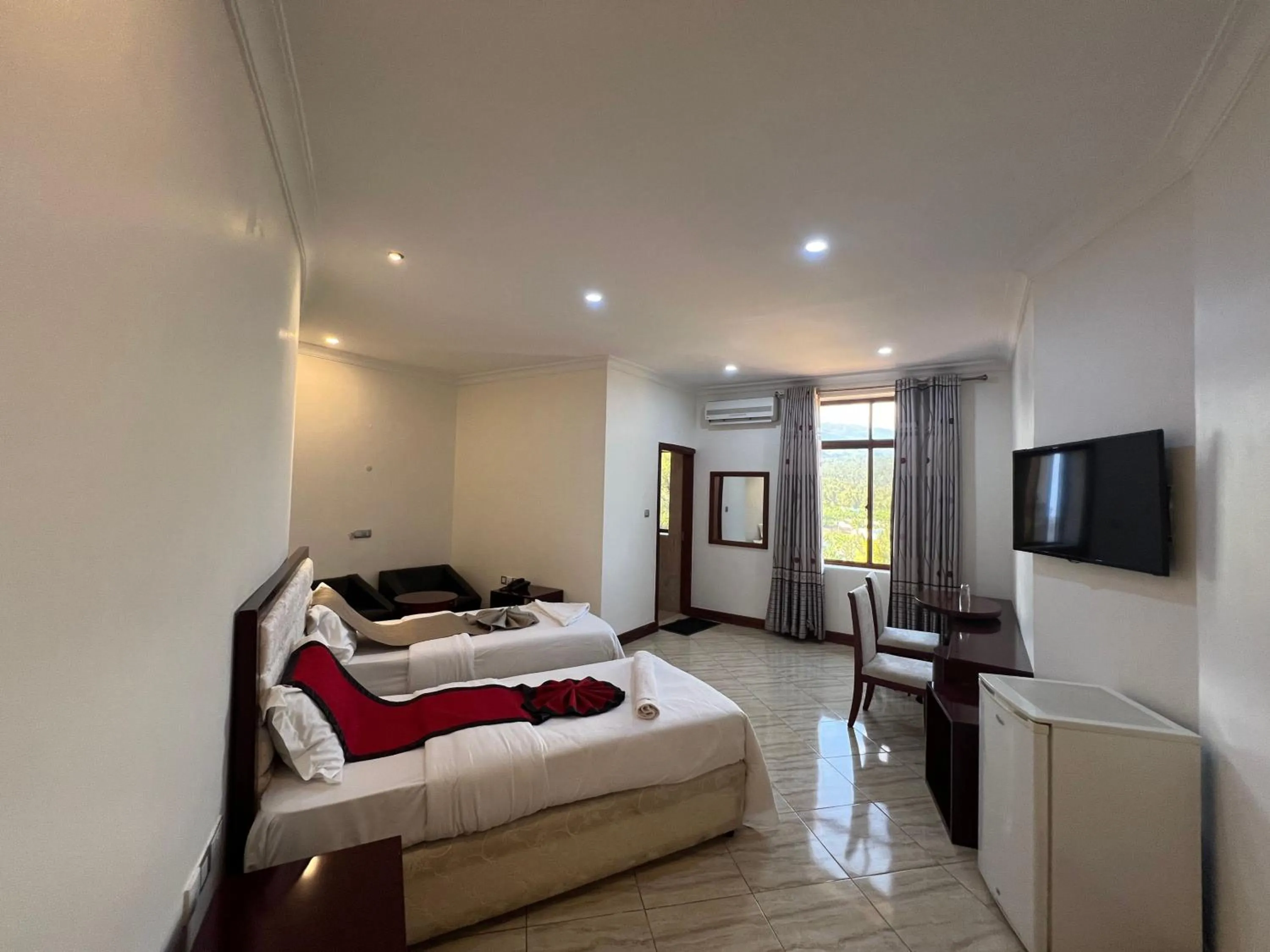 Communal lounge/ TV room in Nejobugg Palace Hotel