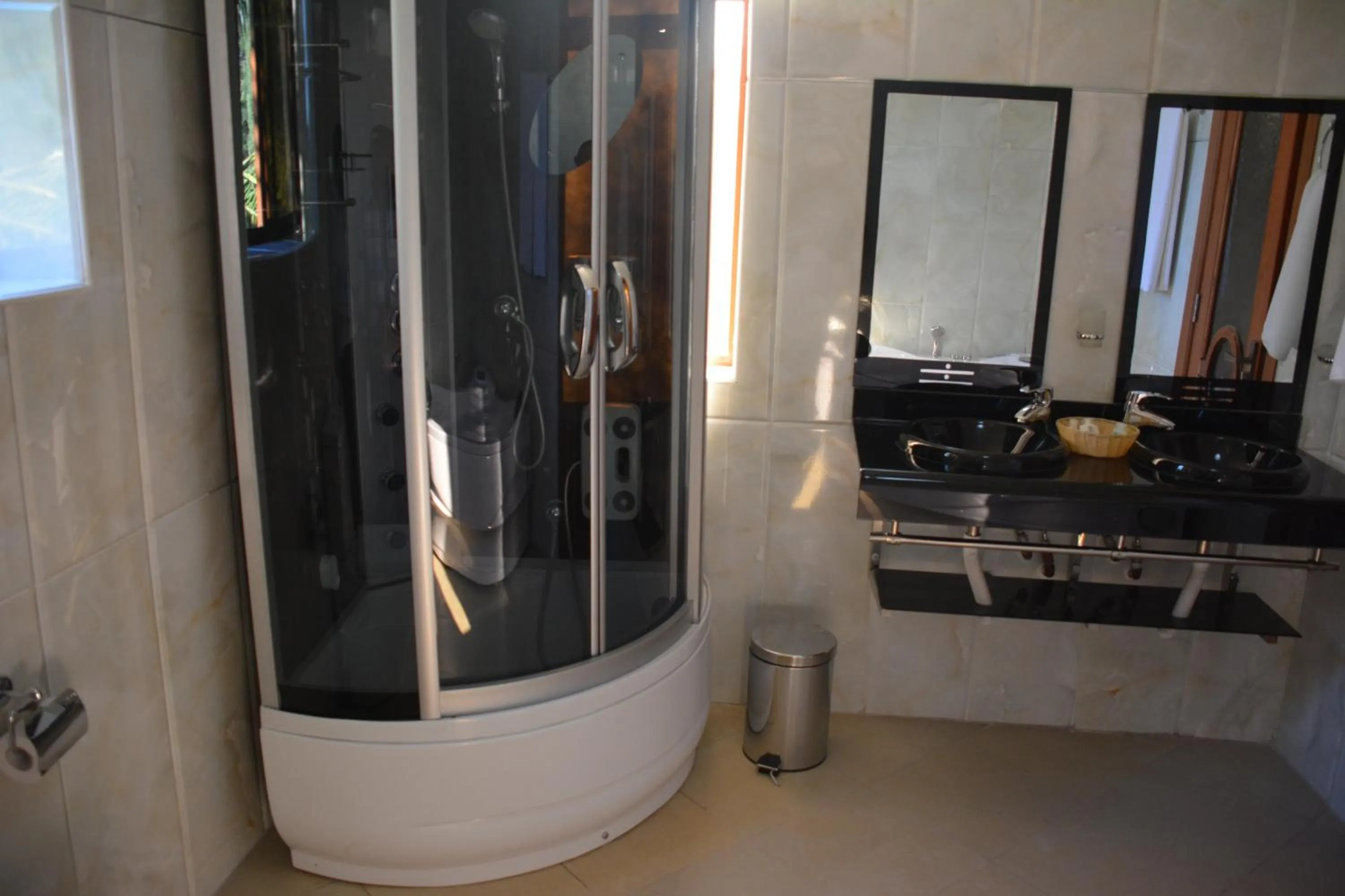 Bathroom in Nejobugg Palace Hotel