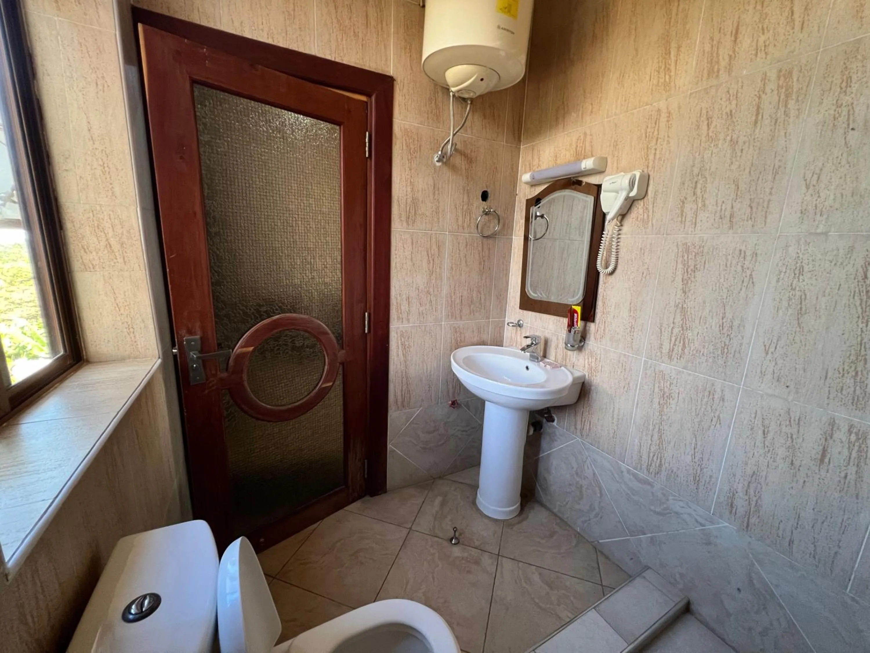 Shower in Nejobugg Palace Hotel