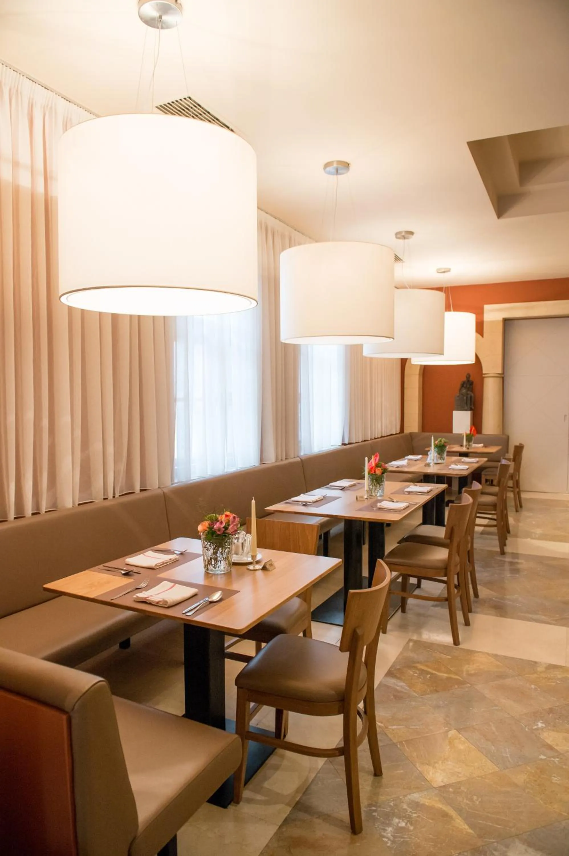 Restaurant/places to eat in Hotel Raffel