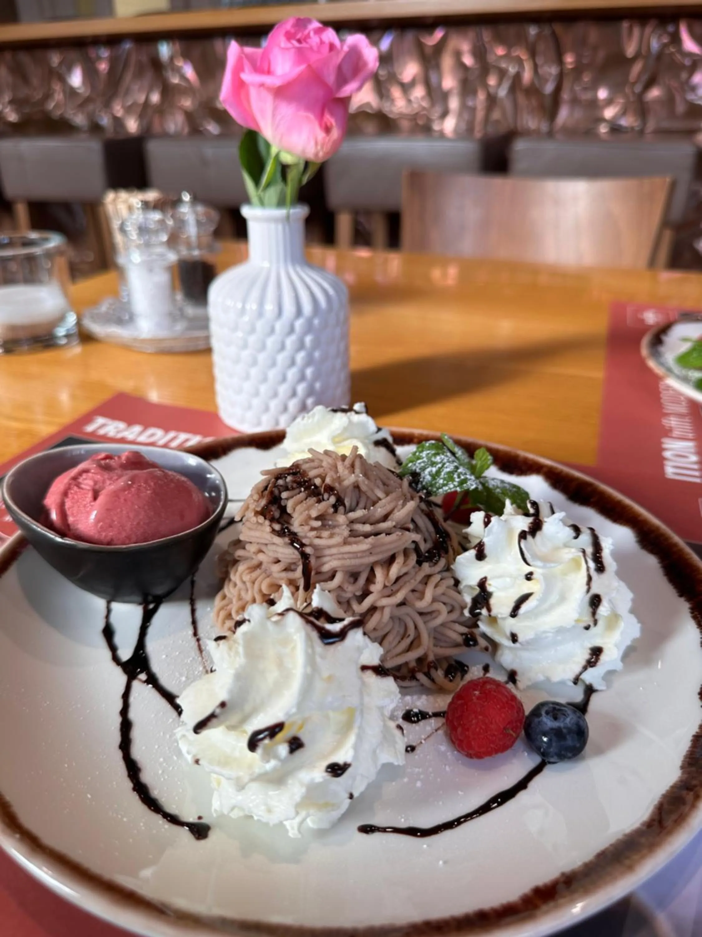 Restaurant/places to eat in Hotel Raffel