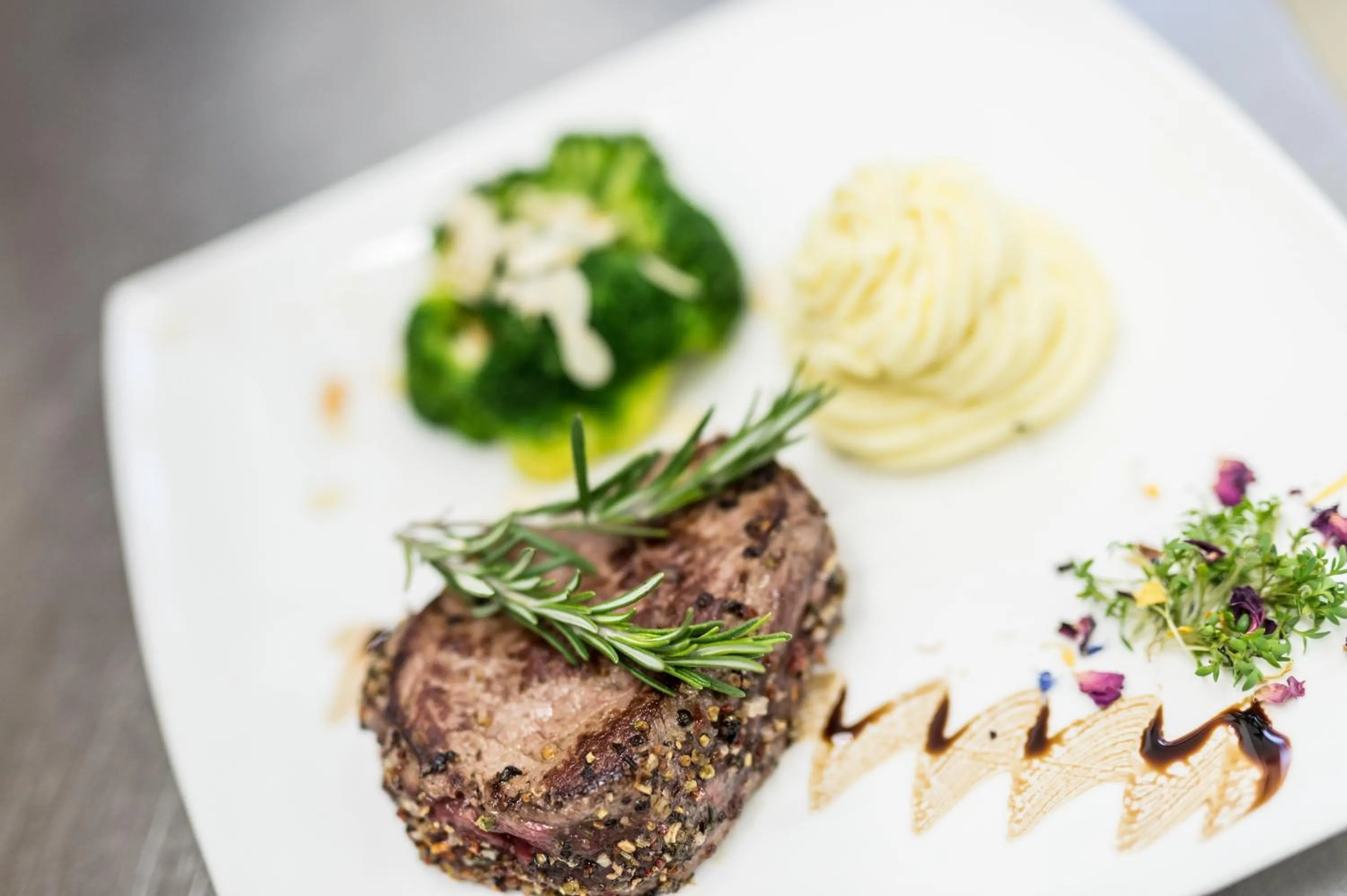 Restaurant/places to eat in Hotel Raffel