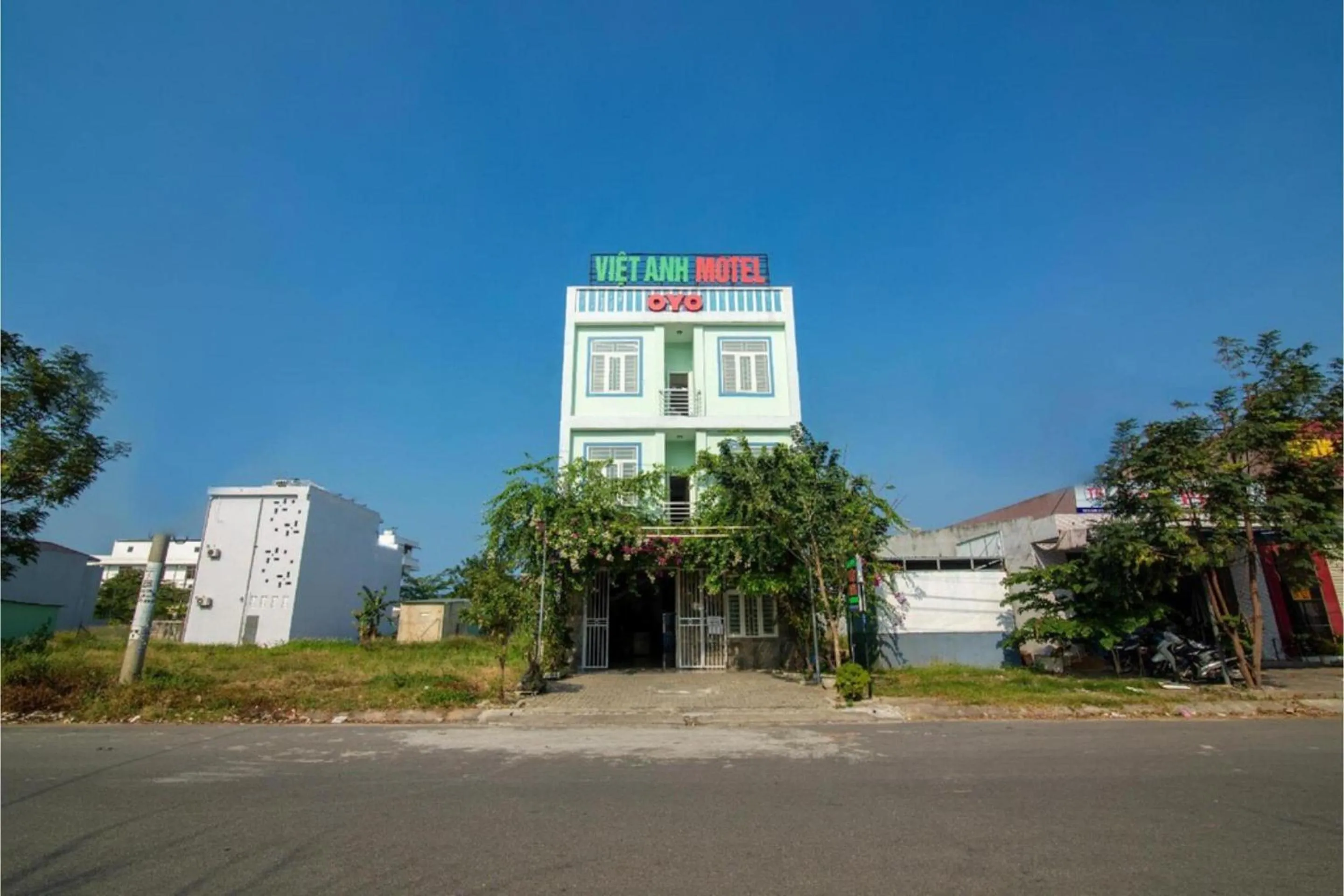 Facade/entrance in OYO 868 Viet Anh Motel