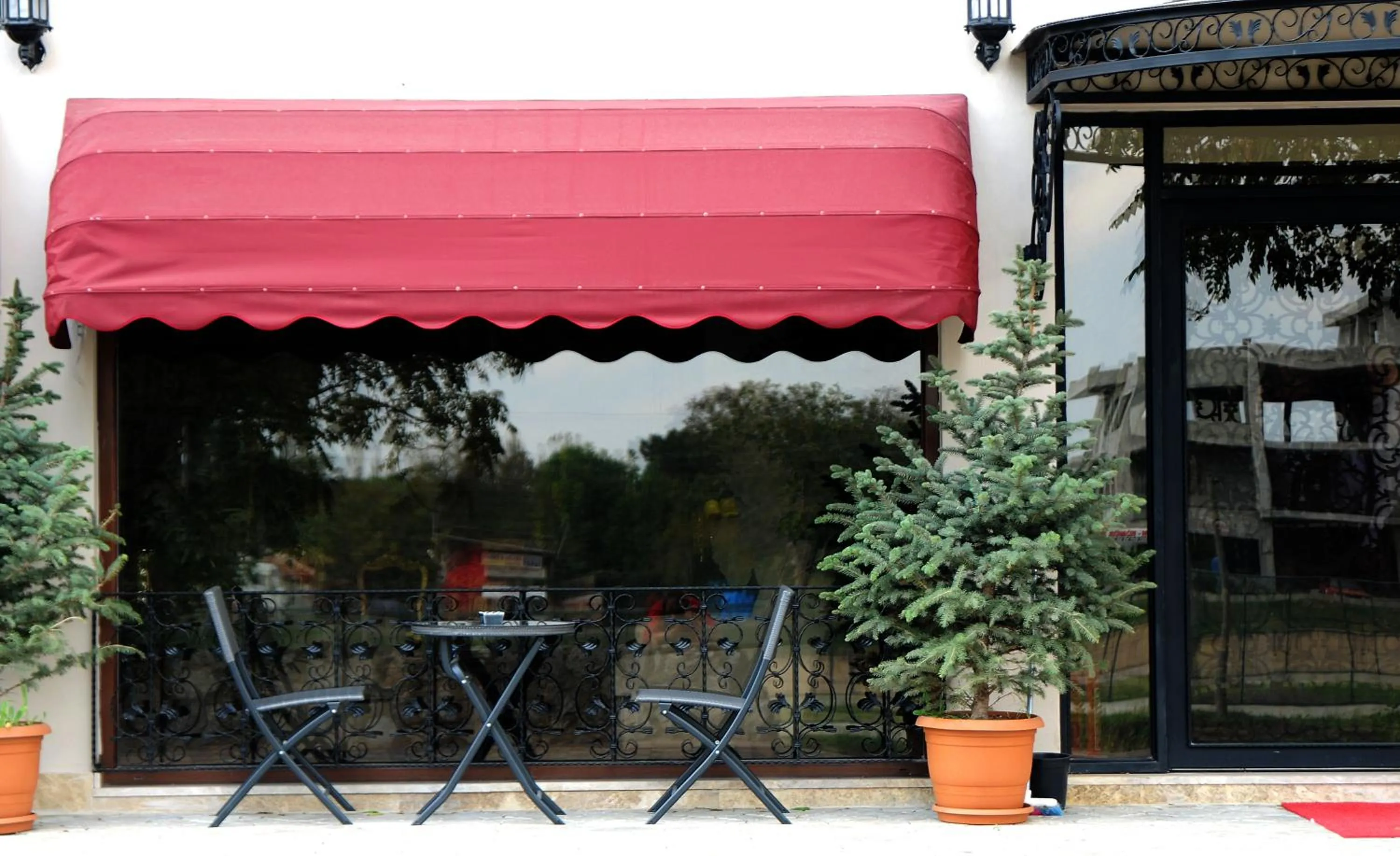 Facade/entrance in Edahan Hotel