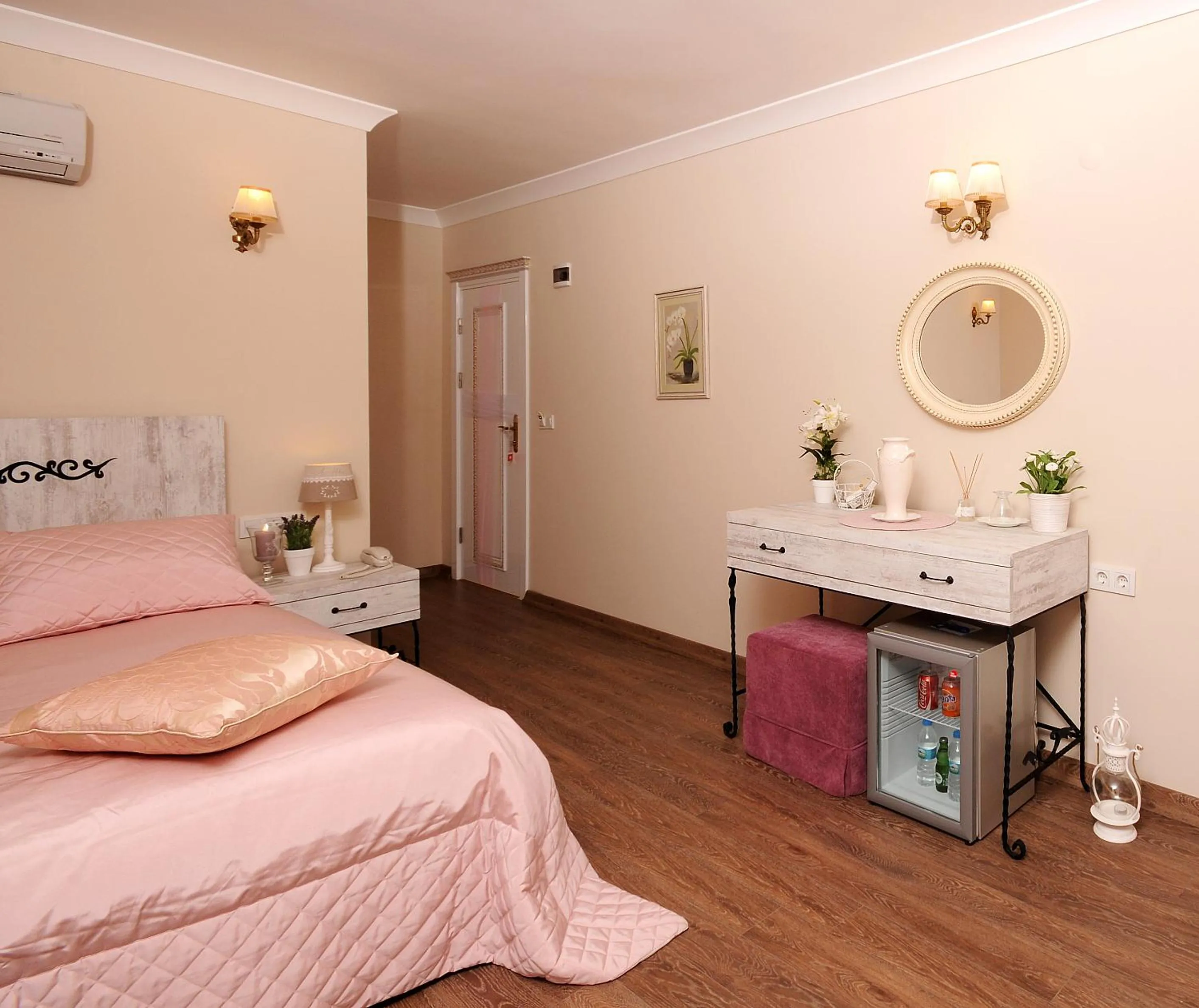 Photo of the whole room, Bed in Edahan Hotel