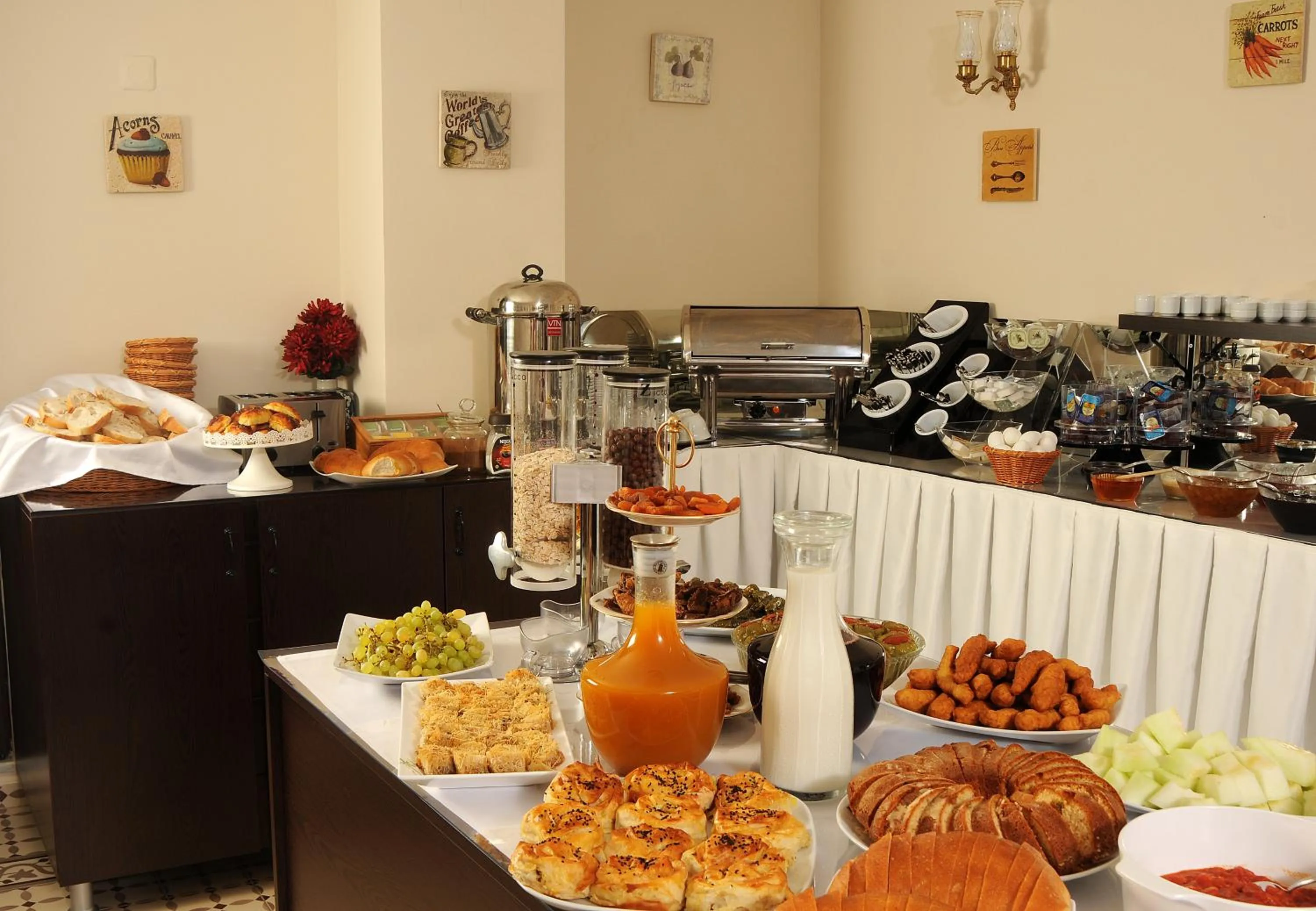 Restaurant/places to eat in Edahan Hotel